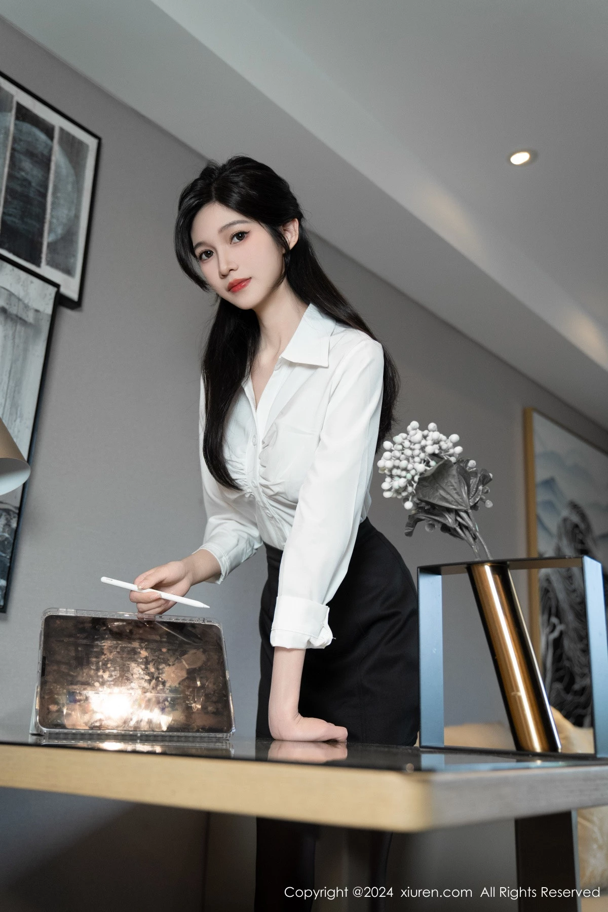 [[XiuRen秀人网]秀人网]No.8697_模特程程程性感OL服饰露紫色内衣配黑丝袜秀苗条身材迷人写真93P