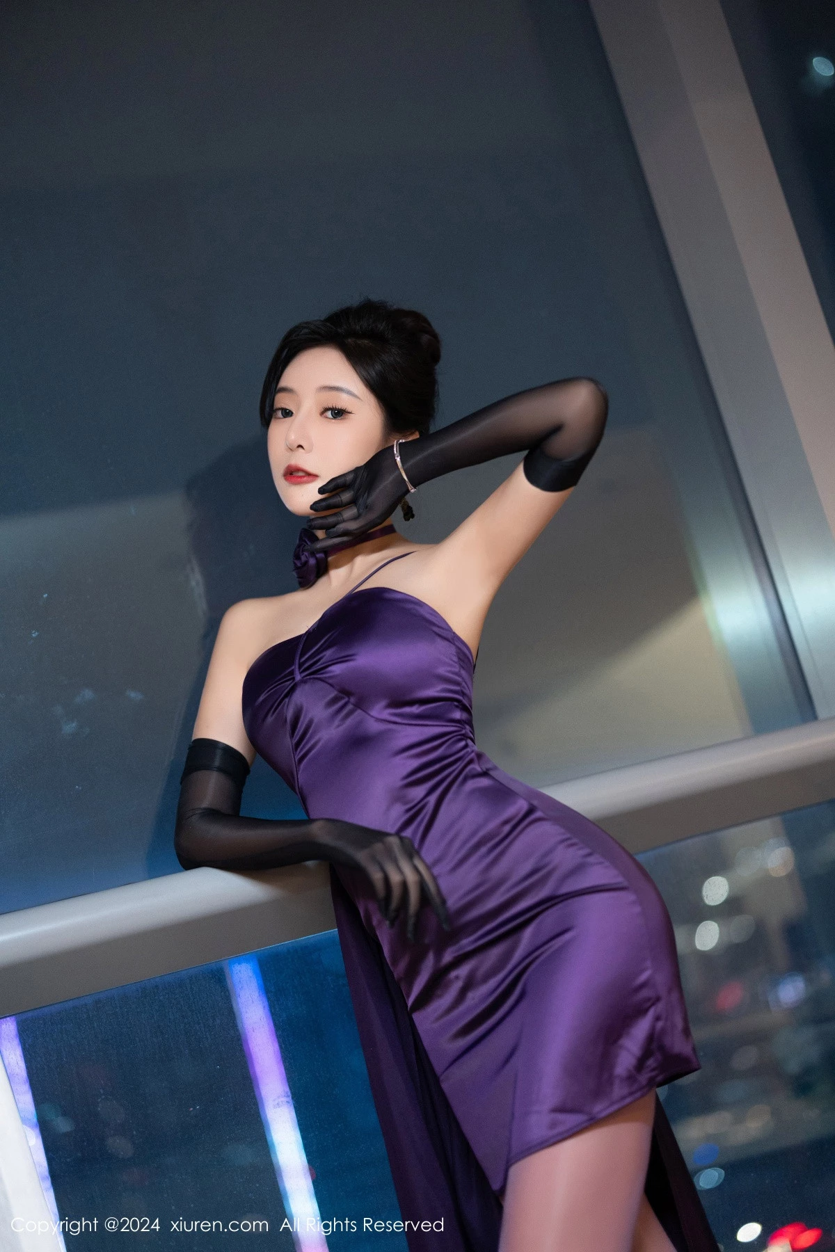 [[XiuRen秀人网]秀人网]No.8698_女神王馨瑶yanni性感紫色露肩连衣裙配紫丝袜秀完美身材诱惑写真80P