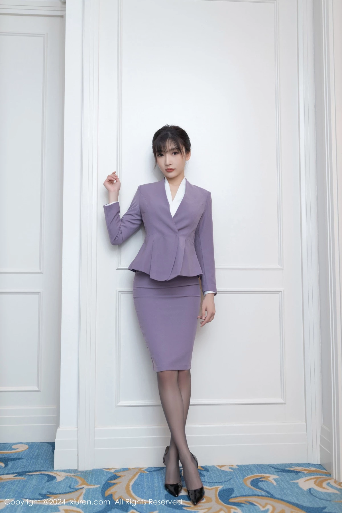 [[XiuRen秀人网]秀人网]No.8700_模特陆萱萱性感白T配紫短裙露白色内衣配超薄黑丝极致魅惑写真81P