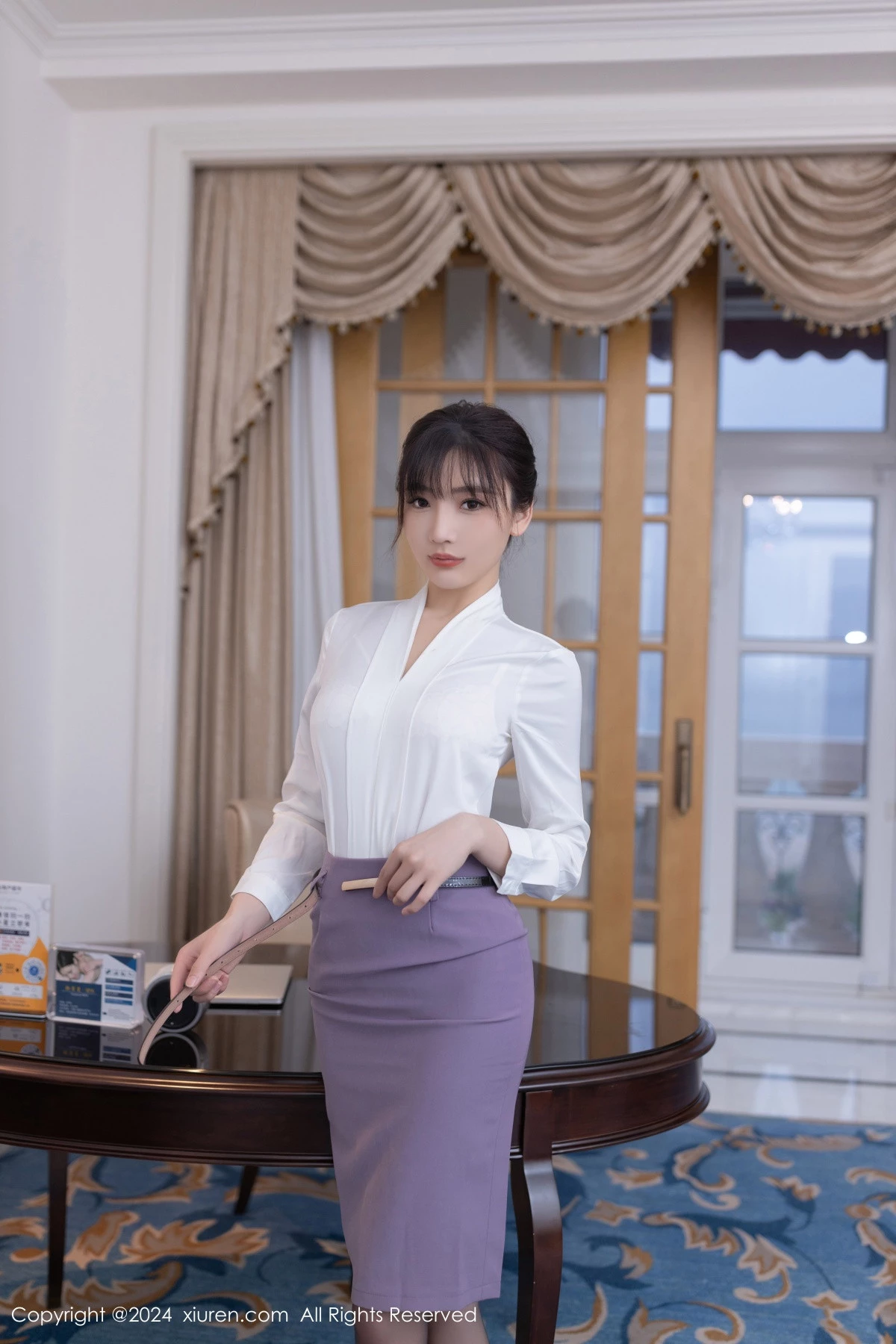 [[XiuRen秀人网]秀人网]No.8700_模特陆萱萱性感白T配紫短裙露白色内衣配超薄黑丝极致魅惑写真81P