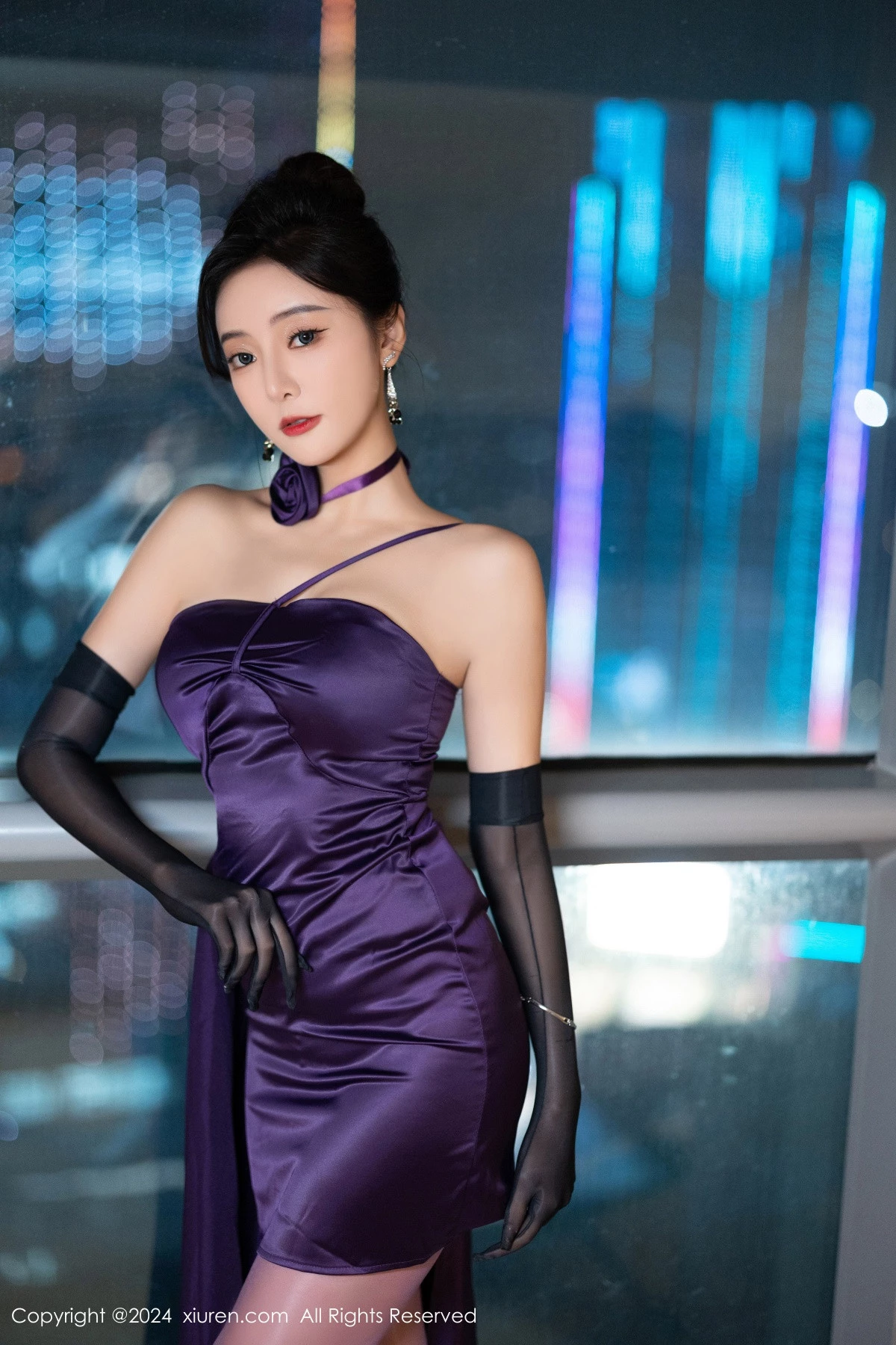 [[XiuRen秀人网]秀人网]No.8698_女神王馨瑶yanni性感紫色露肩连衣裙配紫丝袜秀完美身材诱惑写真80P