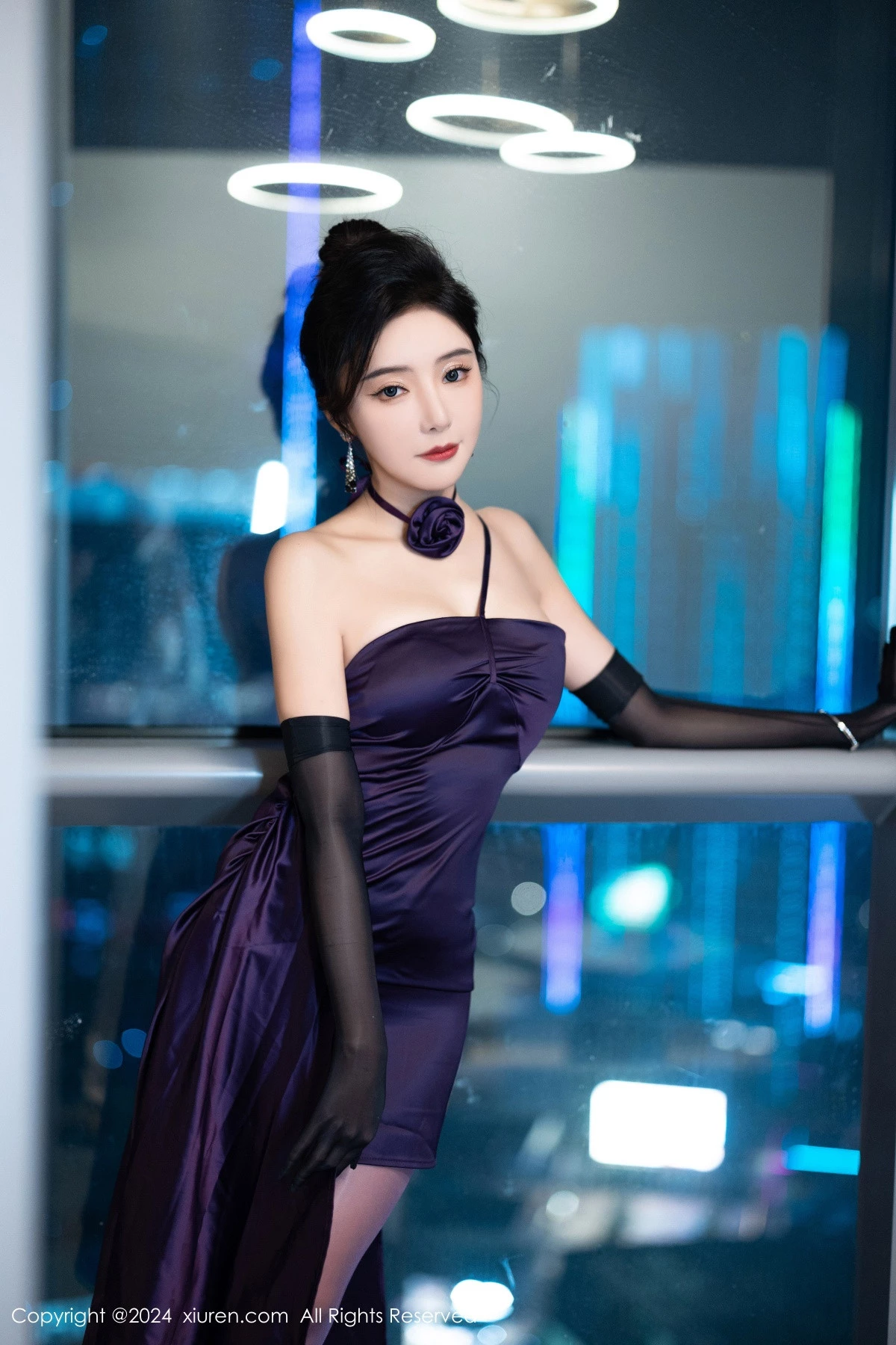 [[XiuRen秀人网]秀人网]No.8698_女神王馨瑶yanni性感紫色露肩连衣裙配紫丝袜秀完美身材诱惑写真80P