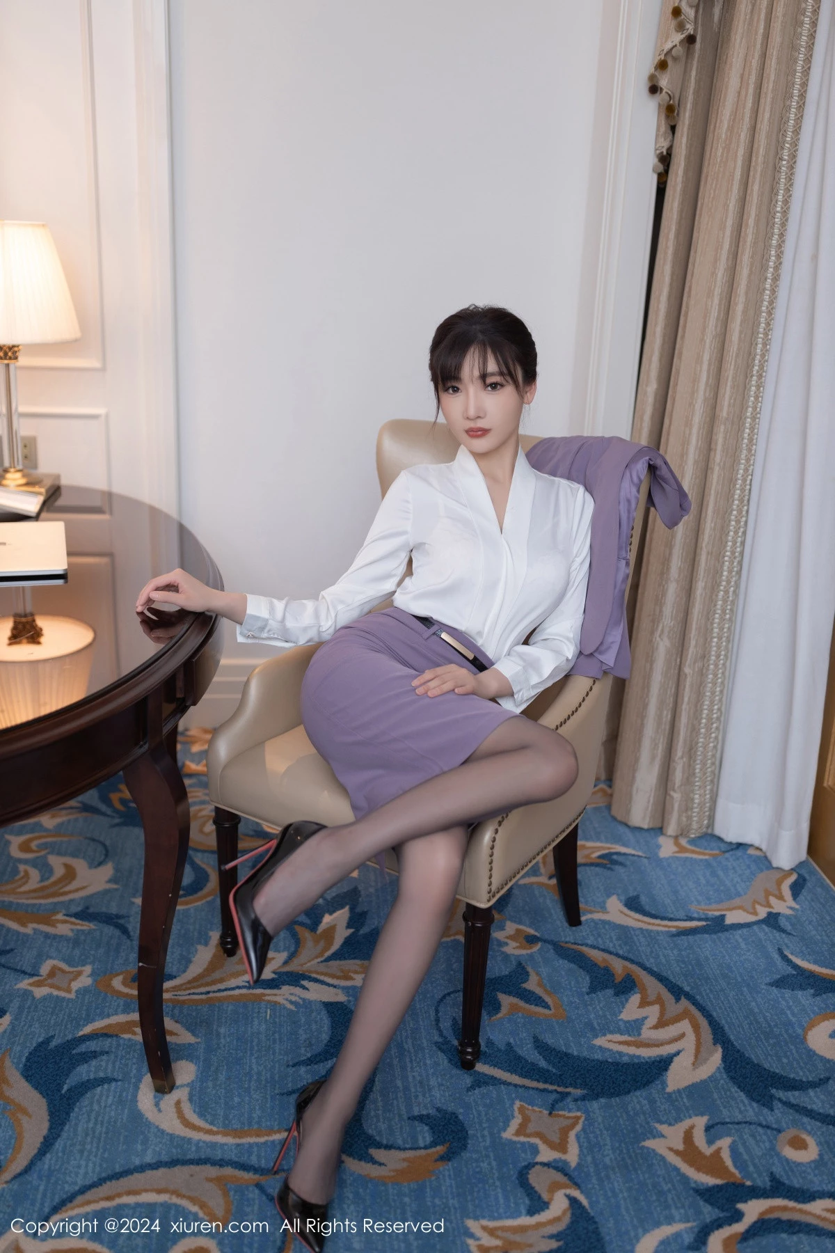 [[XiuRen秀人网]秀人网]No.8700_模特陆萱萱性感白T配紫短裙露白色内衣配超薄黑丝极致魅惑写真81P