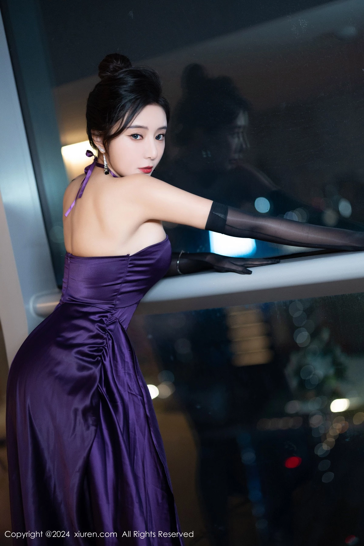 [[XiuRen秀人网]秀人网]No.8698_女神王馨瑶yanni性感紫色露肩连衣裙配紫丝袜秀完美身材诱惑写真80P