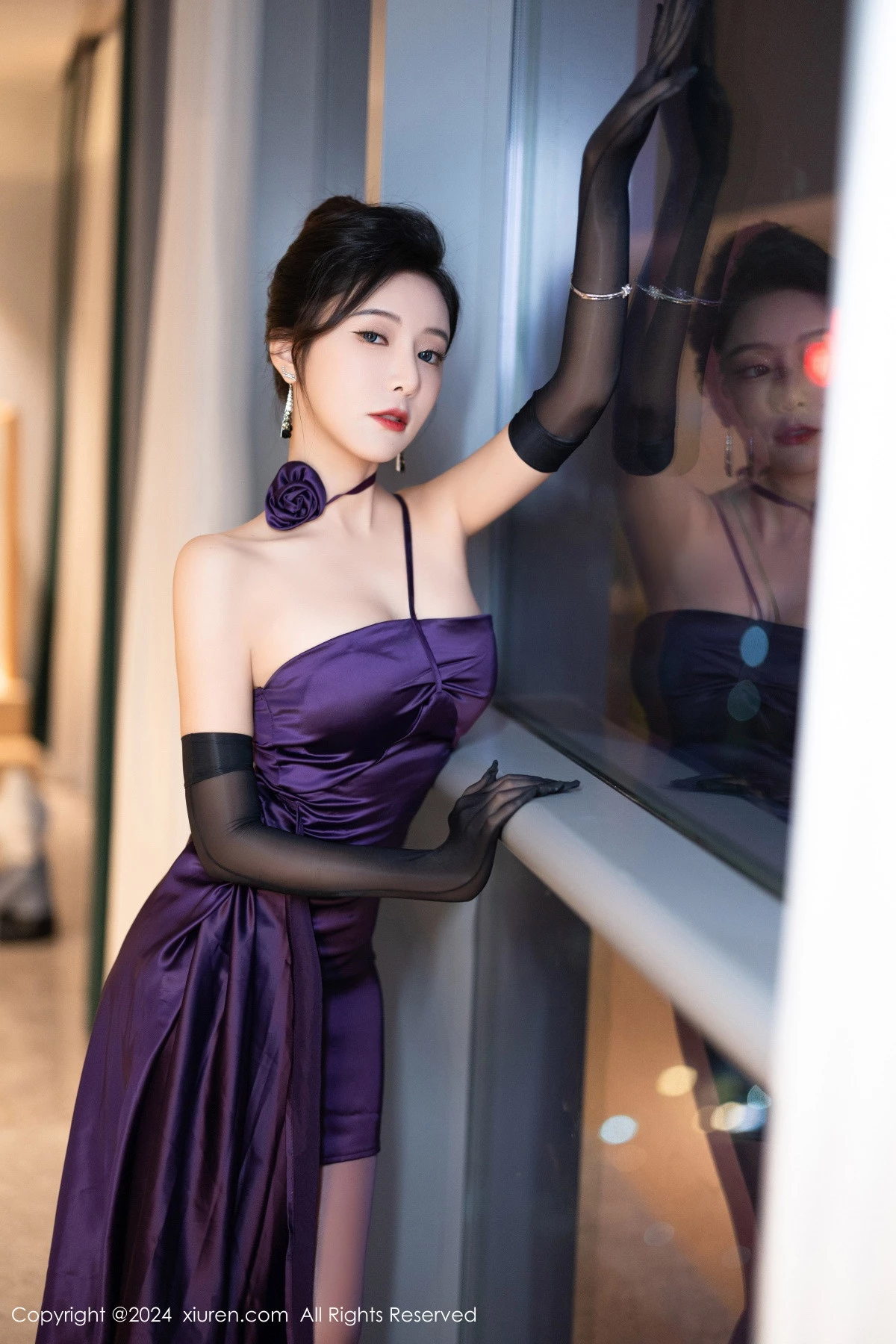 [[XiuRen秀人网]秀人网]No.8698_女神王馨瑶yanni性感紫色露肩连衣裙配紫丝袜秀完美身材诱惑写真80P