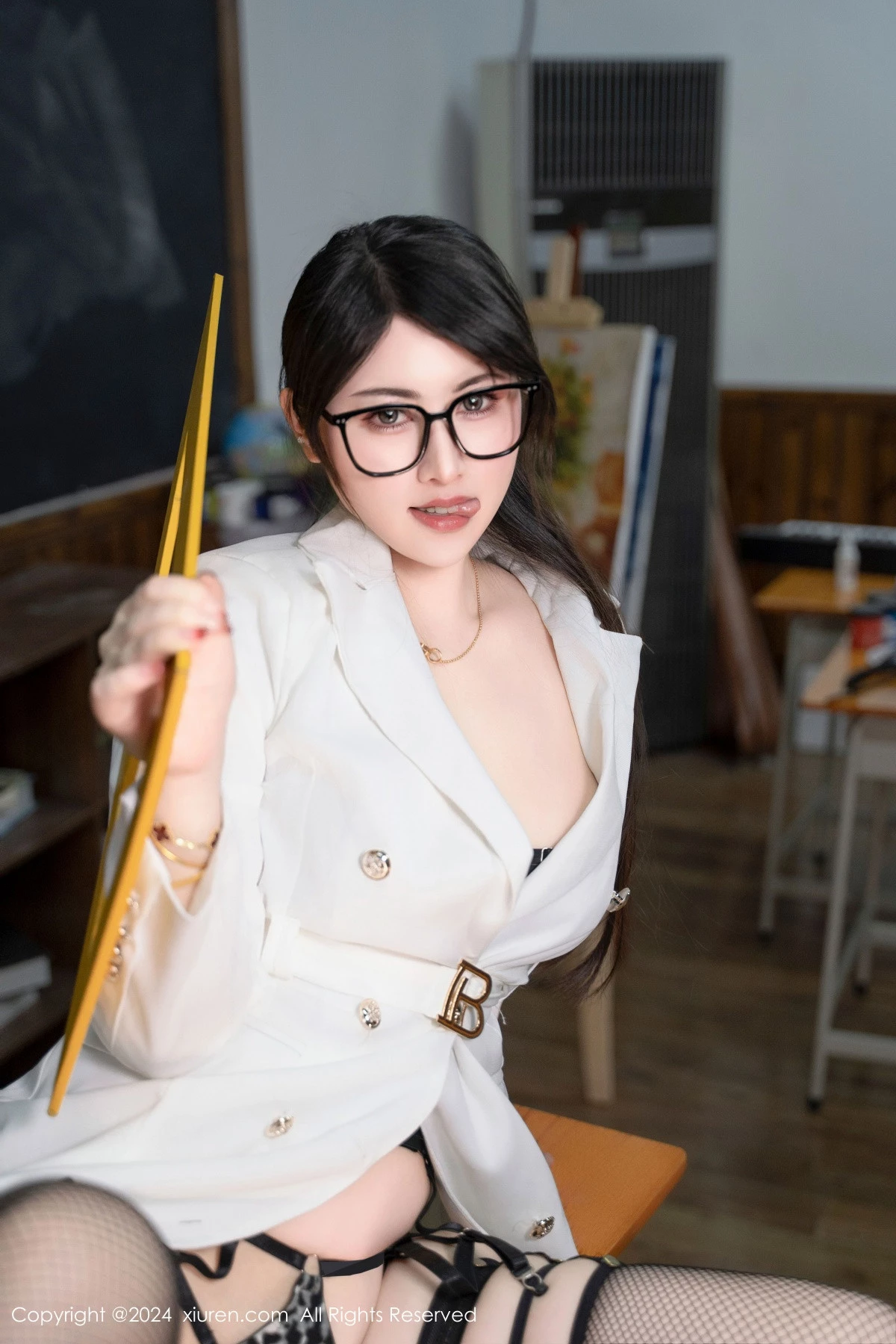 [[XiuRen秀人网]秀人网]No.8694_模特诗诗kiki教室场景豹纹情趣内衣配黑丝袜秀丰腴身材诱惑写真94P