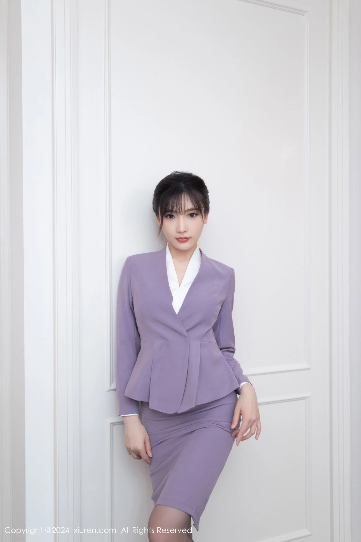 [[XiuRen秀人网]秀人网]No.8700_模特陆萱萱性感白T配紫短裙露白色内衣配超薄黑丝极致魅惑写真81P