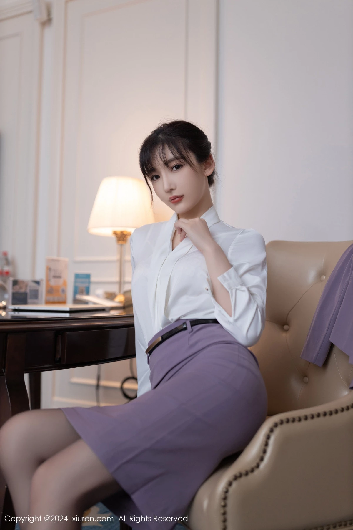 [[XiuRen秀人网]秀人网]No.8700_模特陆萱萱性感白T配紫短裙露白色内衣配超薄黑丝极致魅惑写真81P