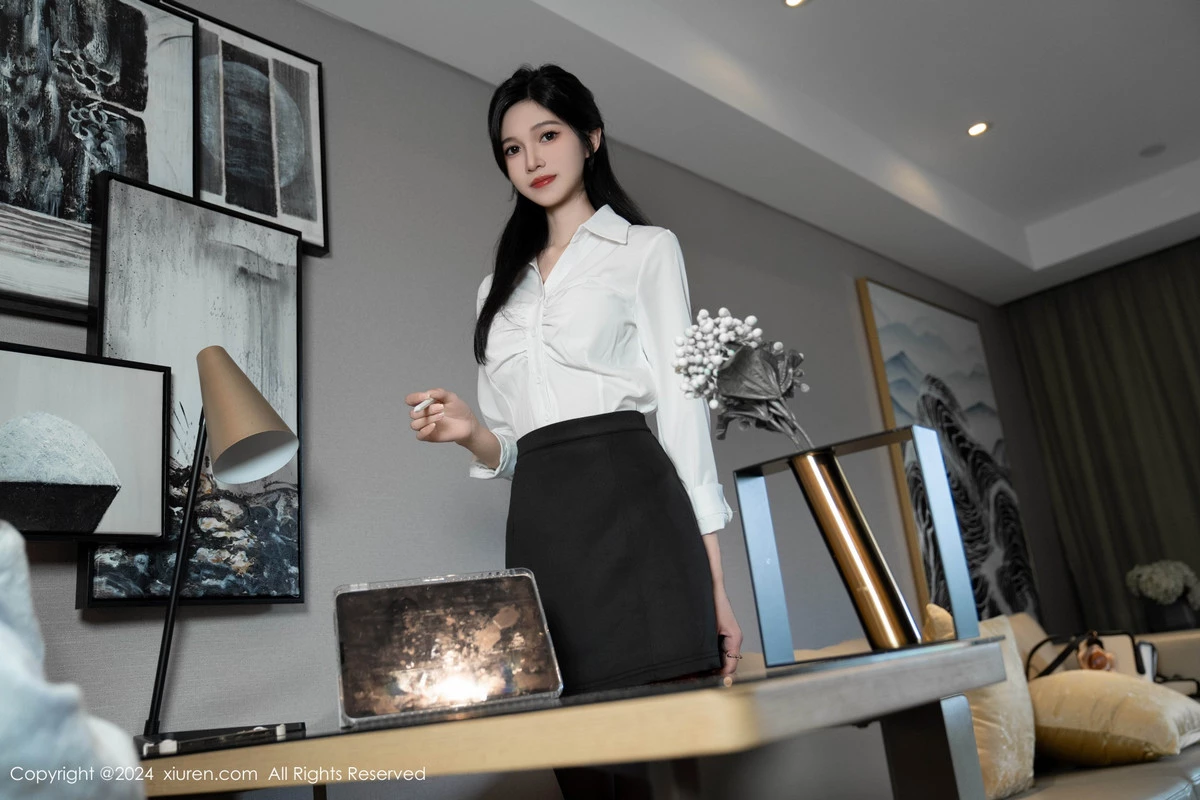 [[XiuRen秀人网]秀人网]No.8697_模特程程程性感OL服饰露紫色内衣配黑丝袜秀苗条身材迷人写真93P