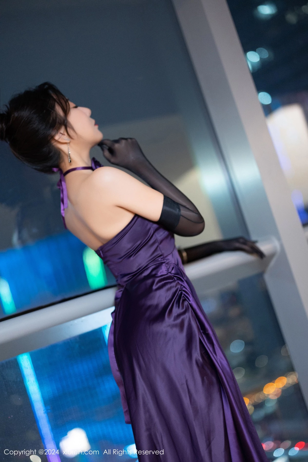 [[XiuRen秀人网]秀人网]No.8698_女神王馨瑶yanni性感紫色露肩连衣裙配紫丝袜秀完美身材诱惑写真80P