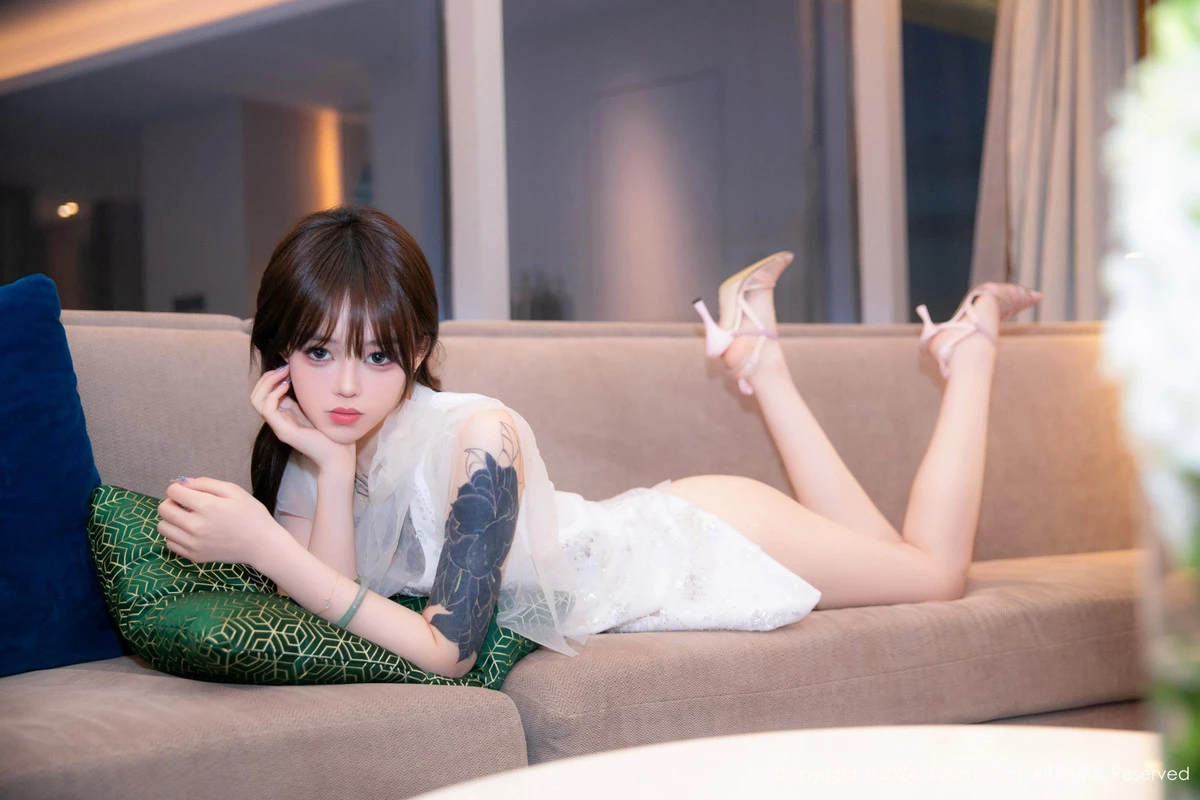 [[XiuRen秀人网]秀人网]No.8696_模特奶瓶性感白色连衣短裙露粉色情趣内衣秀曼妙身姿诱惑写真81P