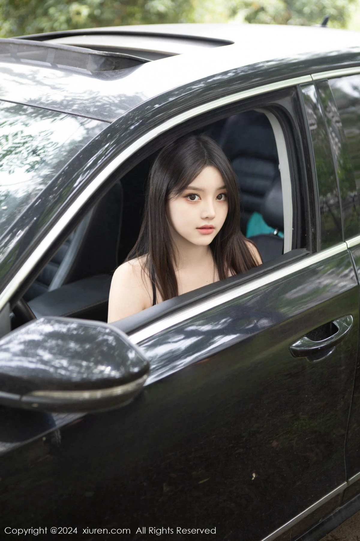[[XiuRen秀人网]秀人网]No.8708_模特豆瓣酱车内场景性感薄透连体黑丝秀丰满身材惹火诱惑写真104P