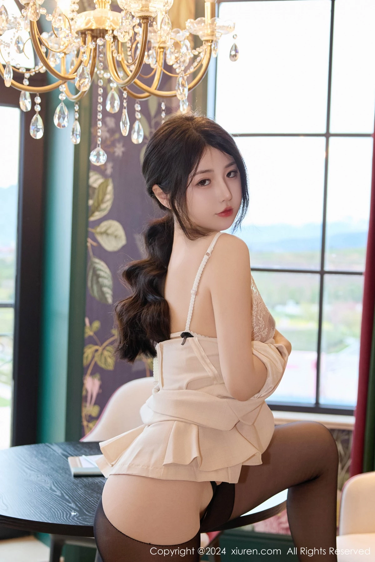 [[XiuRen秀人网]秀人网]No.8703_模特陈小花性感白色OL制服露白色蕾丝内衣配黑丝裤袜诱惑写真50P