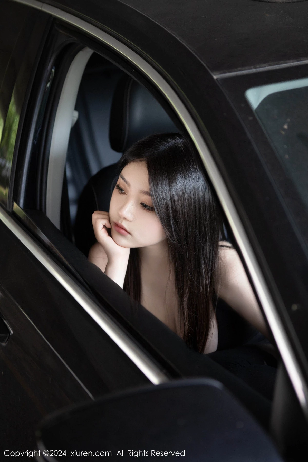 [[XiuRen秀人网]秀人网]No.8708_模特豆瓣酱车内场景性感薄透连体黑丝秀丰满身材惹火诱惑写真104P