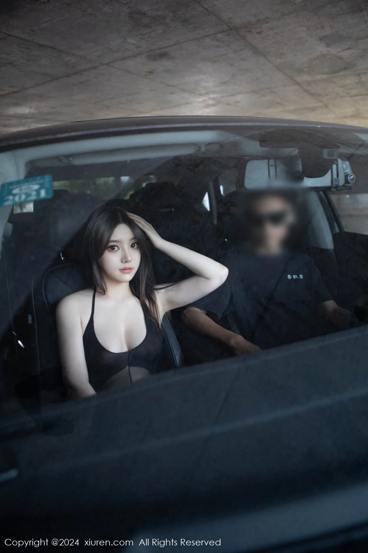 [[XiuRen秀人网]秀人网]No.8708_模特豆瓣酱车内场景性感薄透连体黑丝秀丰满身材惹火诱惑写真104P