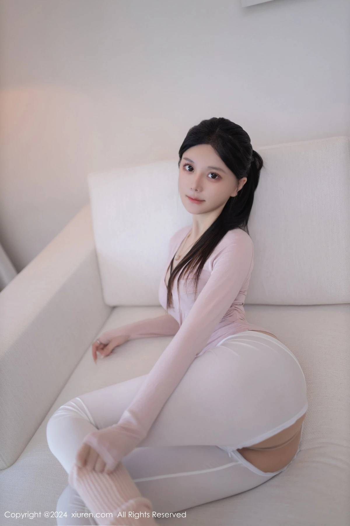 [[XiuRen秀人网]秀人网]No.8705_模特幼幼性感浅粉色瑜伽服配露臀白长裤紧身秀完美身材诱惑写真81P