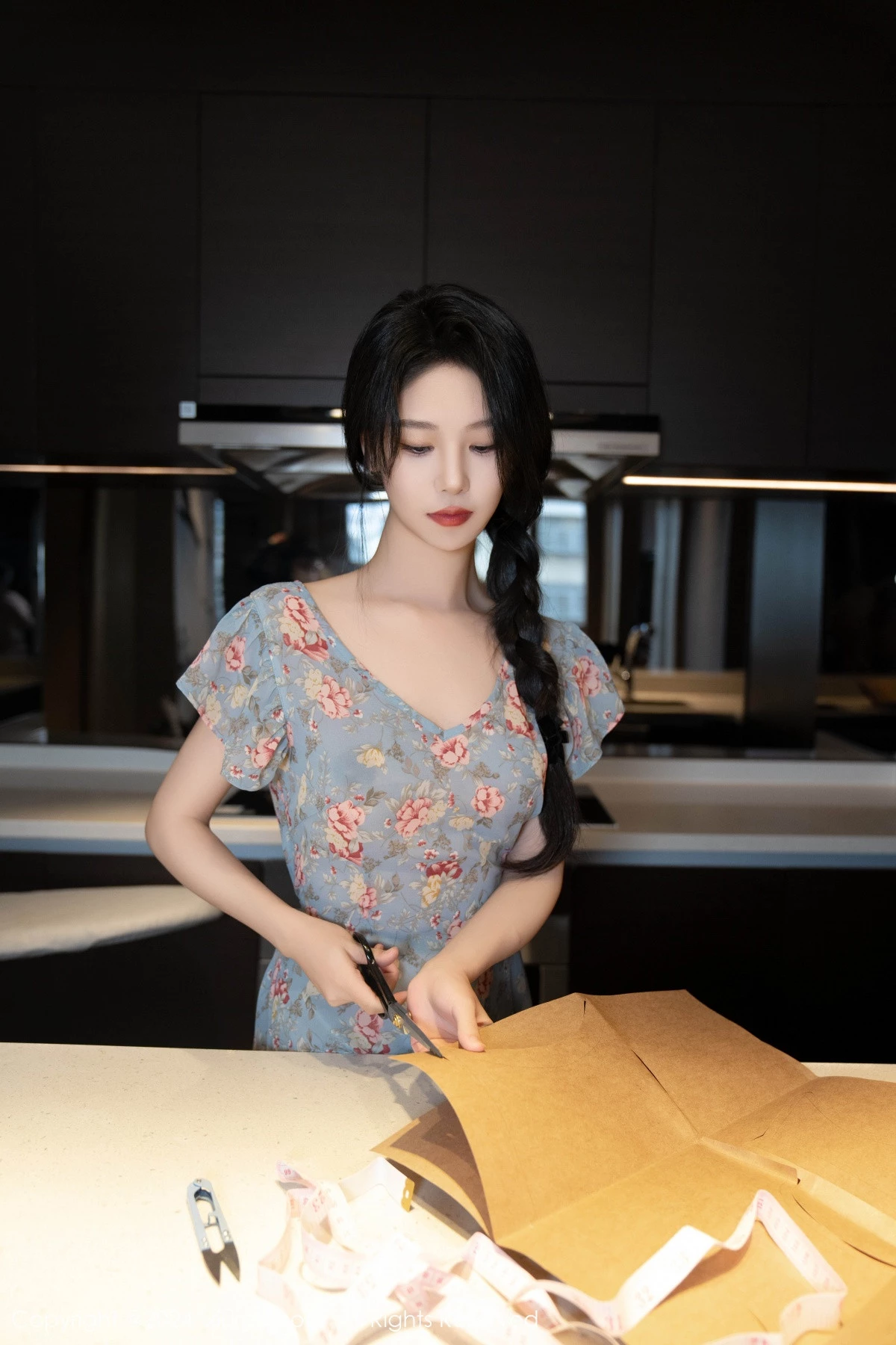 [[XiuRen秀人网]秀人网]No.8704_模特利世性感花纹图案连衣短裙配超薄肉丝秀曼妙身姿诱惑写真80P