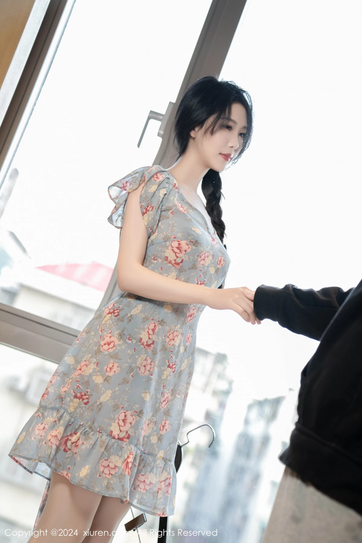 [[XiuRen秀人网]秀人网]No.8704_模特利世性感花纹图案连衣短裙配超薄肉丝秀曼妙身姿诱惑写真80P