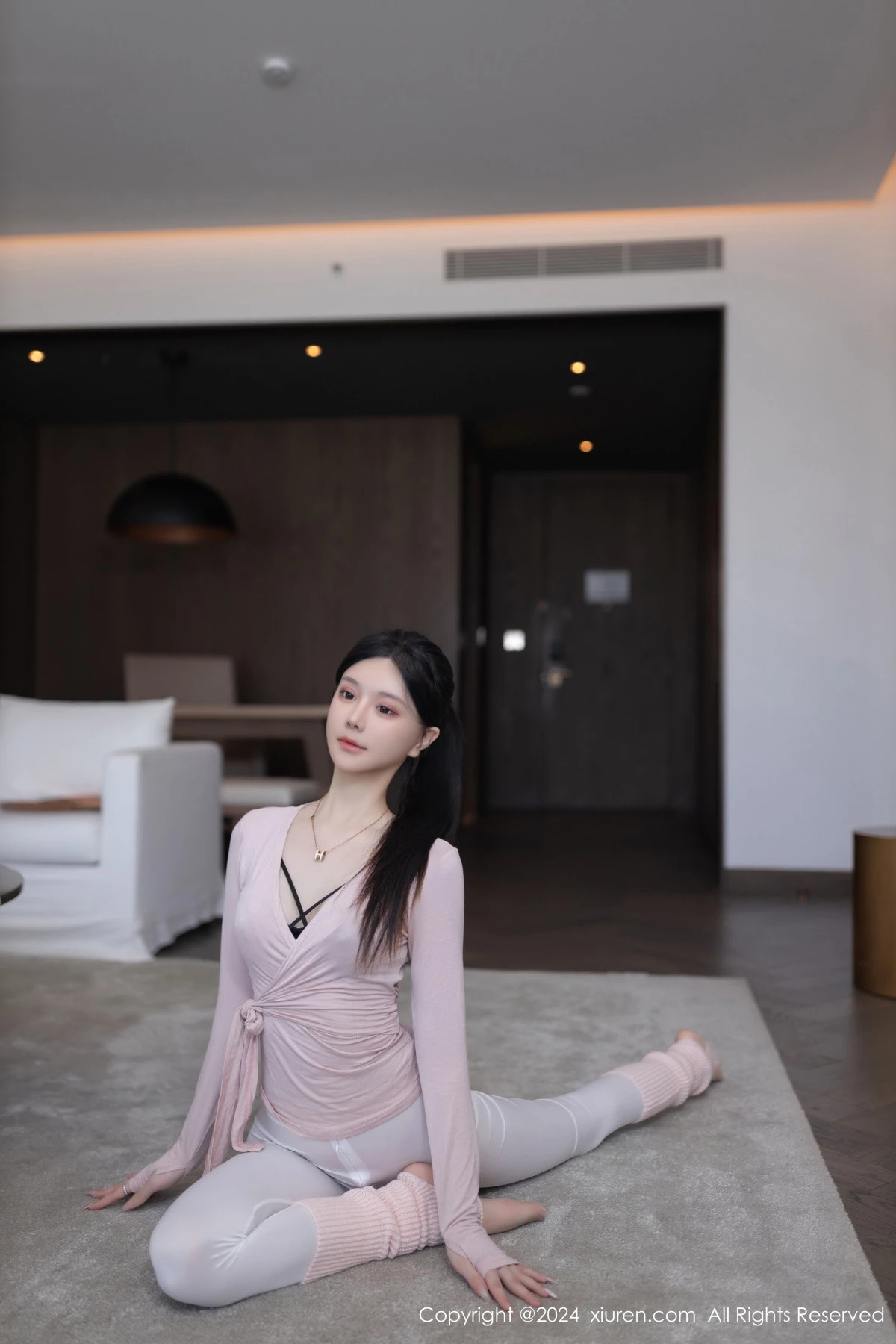 [[XiuRen秀人网]秀人网]No.8705_模特幼幼性感浅粉色瑜伽服配露臀白长裤紧身秀完美身材诱惑写真81P