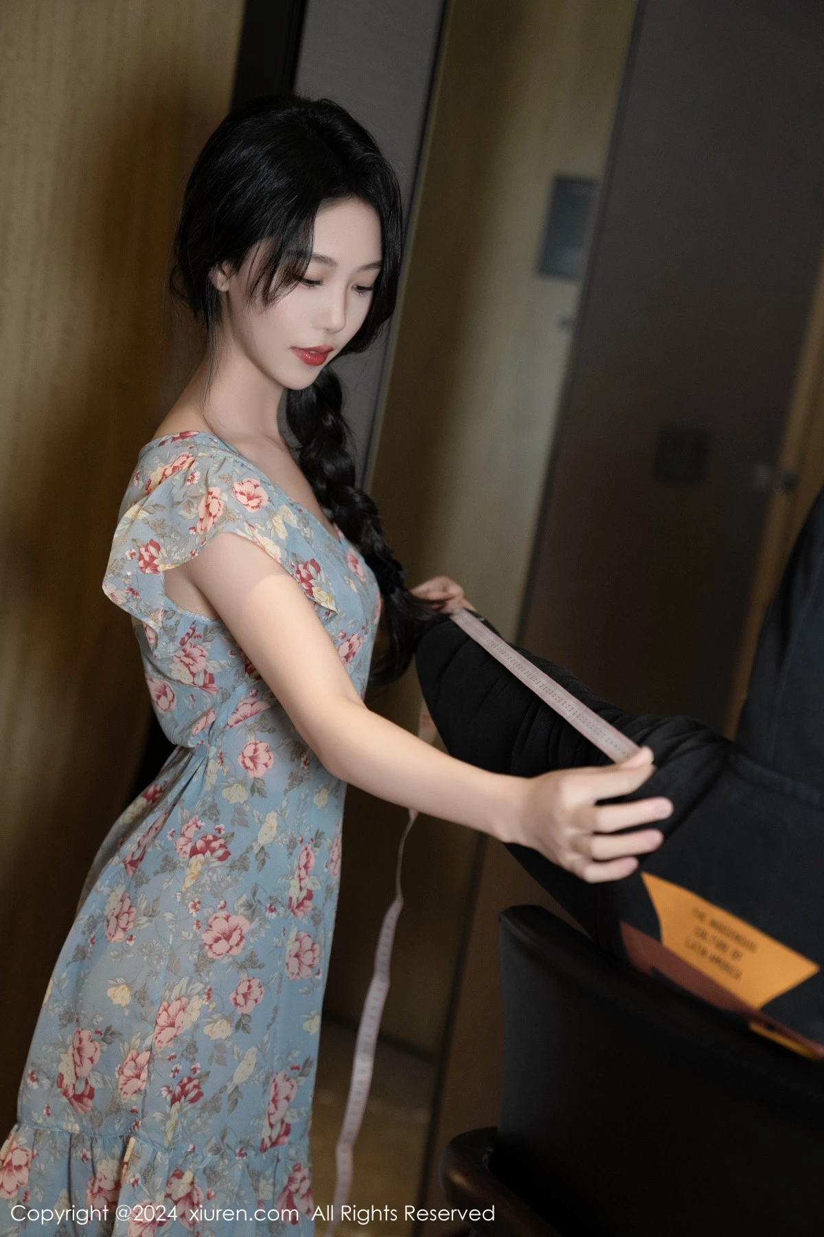 [[XiuRen秀人网]秀人网]No.8704_模特利世性感花纹图案连衣短裙配超薄肉丝秀曼妙身姿诱惑写真80P