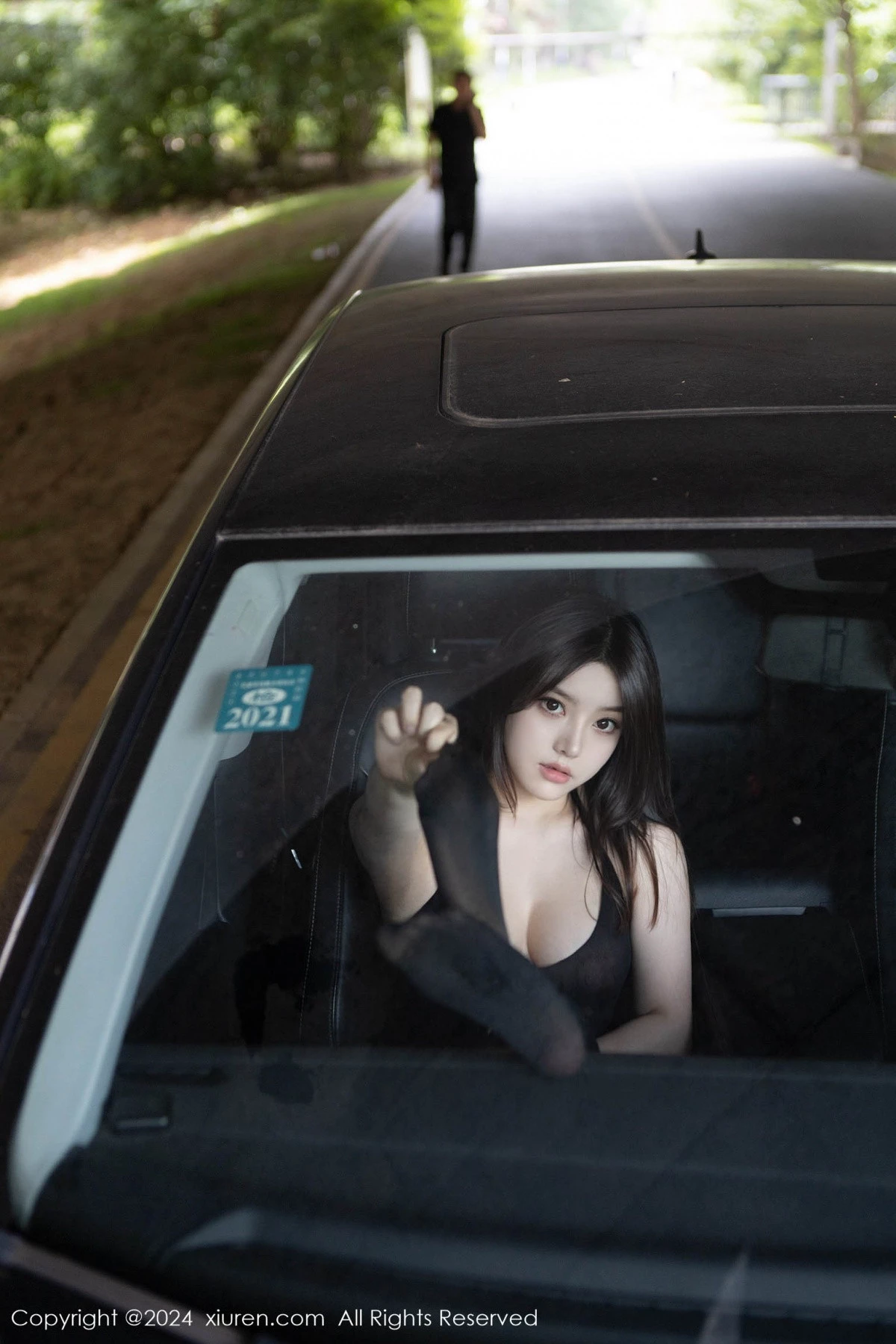 [[XiuRen秀人网]秀人网]No.8708_模特豆瓣酱车内场景性感薄透连体黑丝秀丰满身材惹火诱惑写真104P