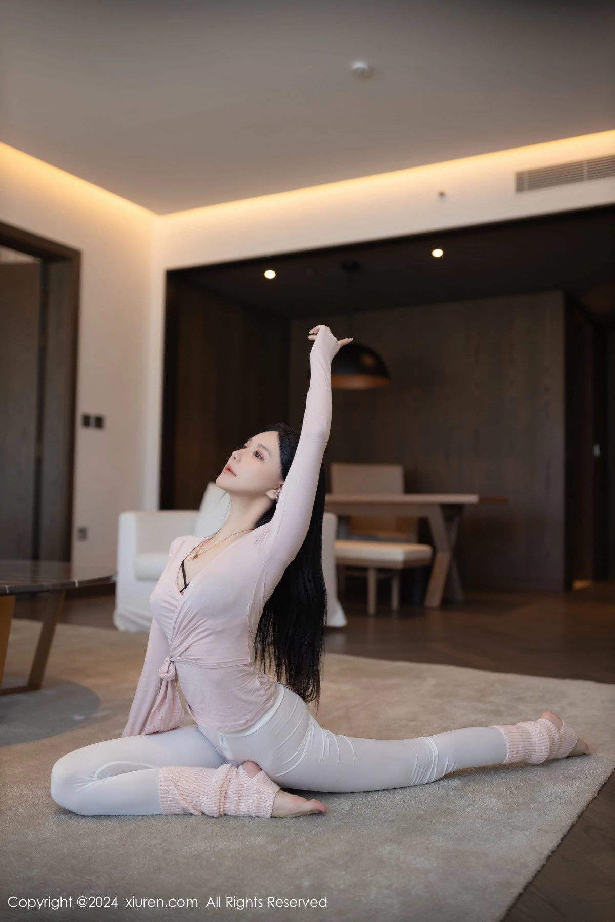 [[XiuRen秀人网]秀人网]No.8705_模特幼幼性感浅粉色瑜伽服配露臀白长裤紧身秀完美身材诱惑写真81P