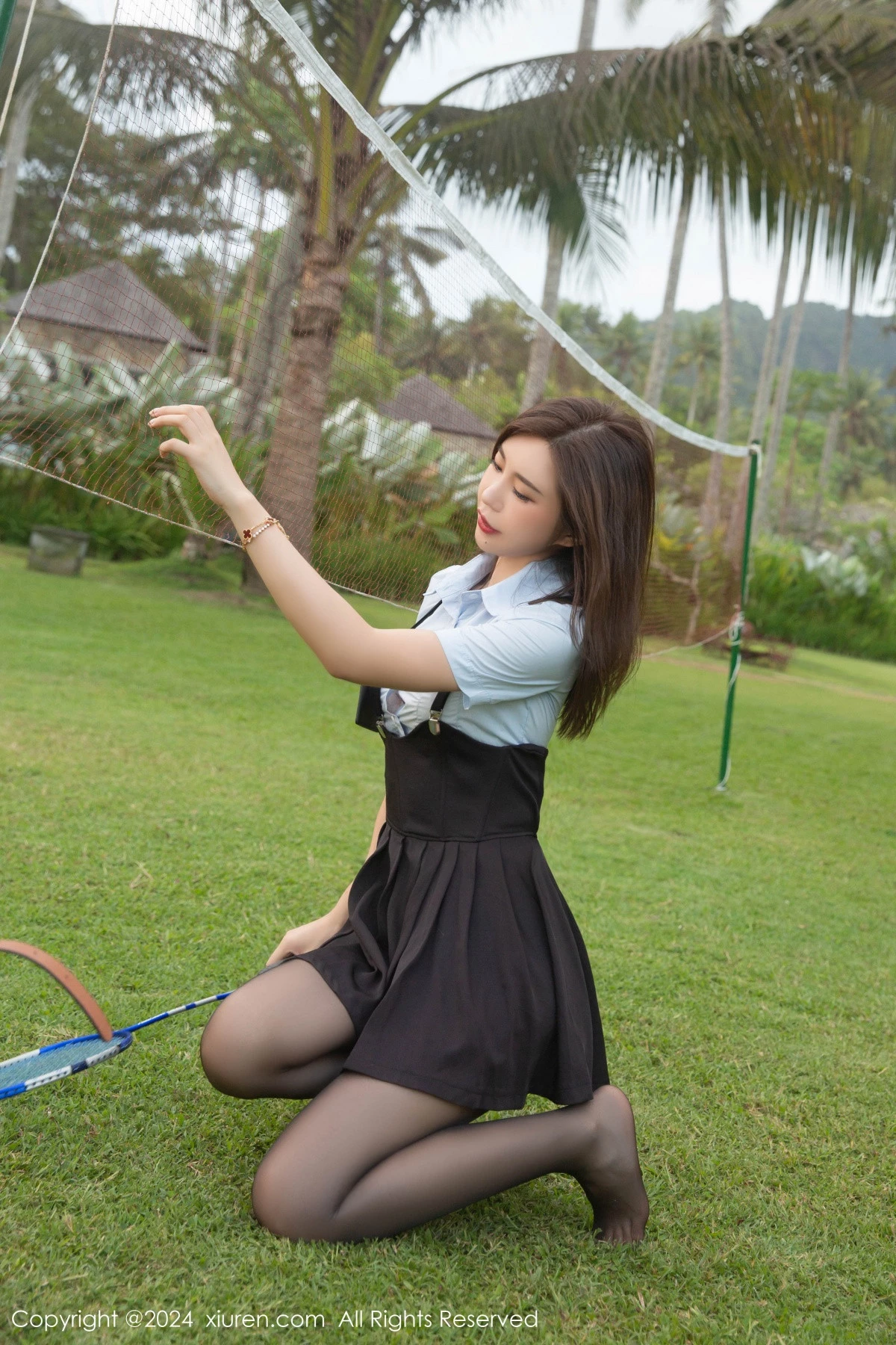 [[XiuRen秀人网]秀人网]No.8752_女神绮里嘉ula性感淡蓝T配背带裙露超薄黑丝秀曼妙身姿诱惑写真80P