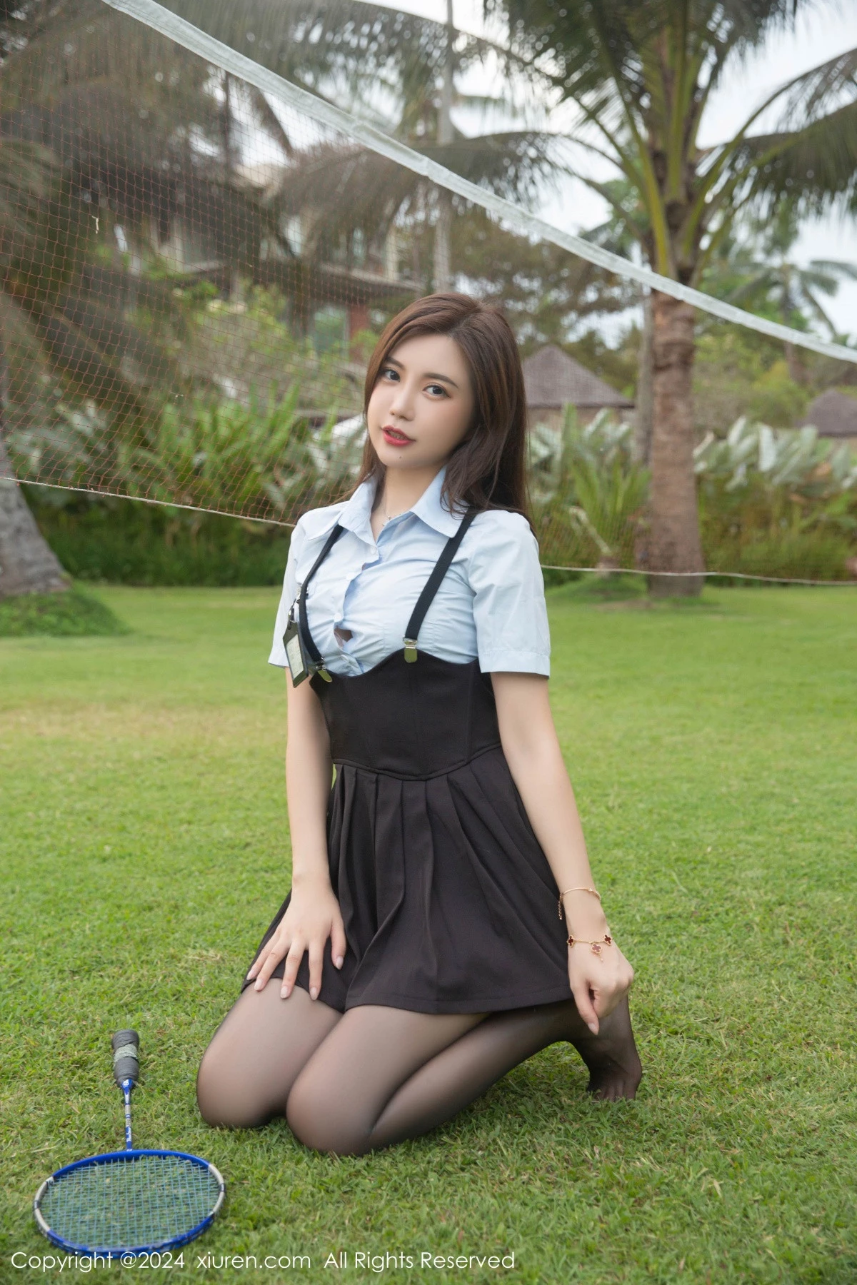 [[XiuRen秀人网]秀人网]No.8752_女神绮里嘉ula性感淡蓝T配背带裙露超薄黑丝秀曼妙身姿诱惑写真80P