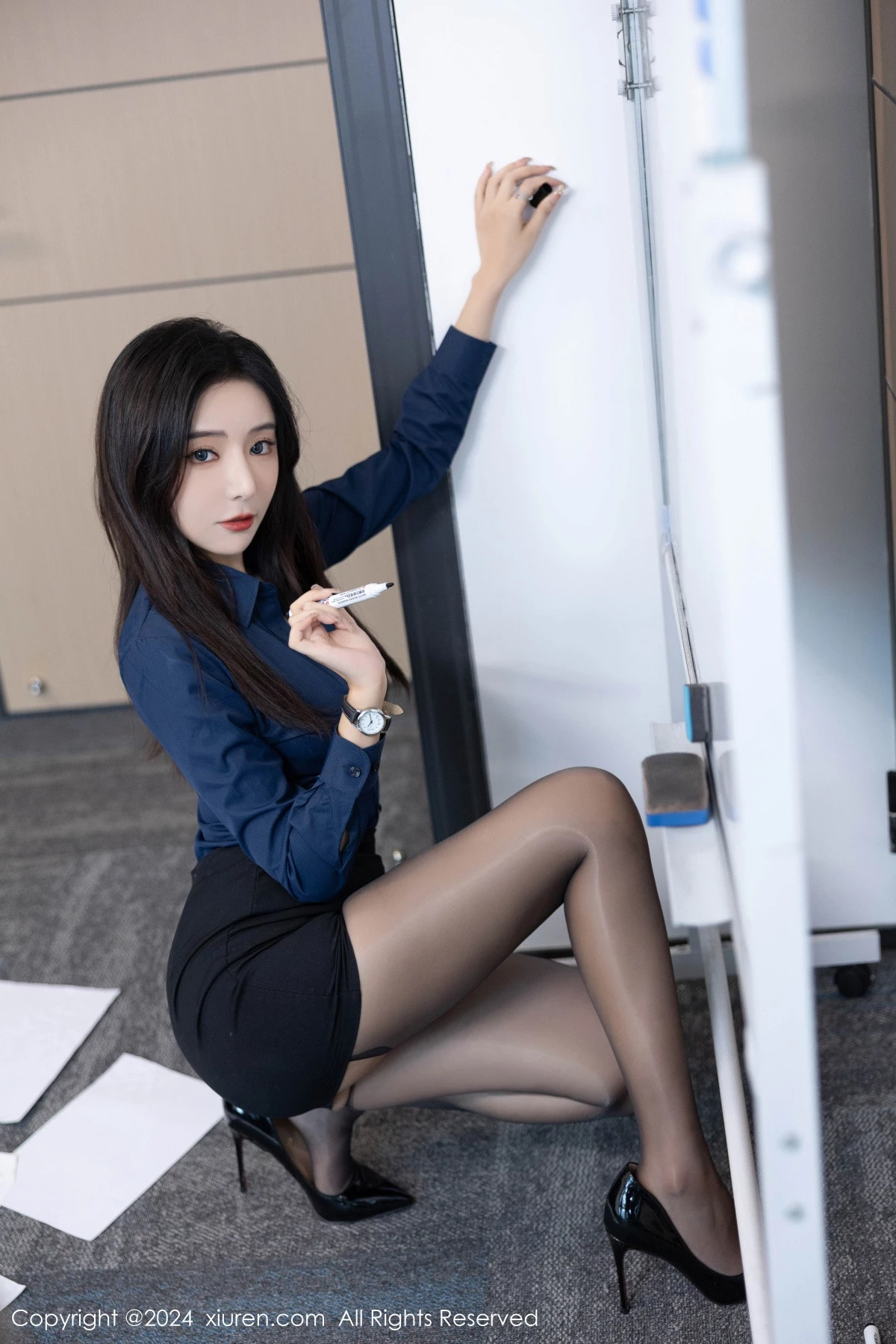 [[XiuRen秀人网]秀人网]No.8760_女神王馨瑶yanni性感Ol深色服饰配开档黑丝秀完美身材诱惑写真88P