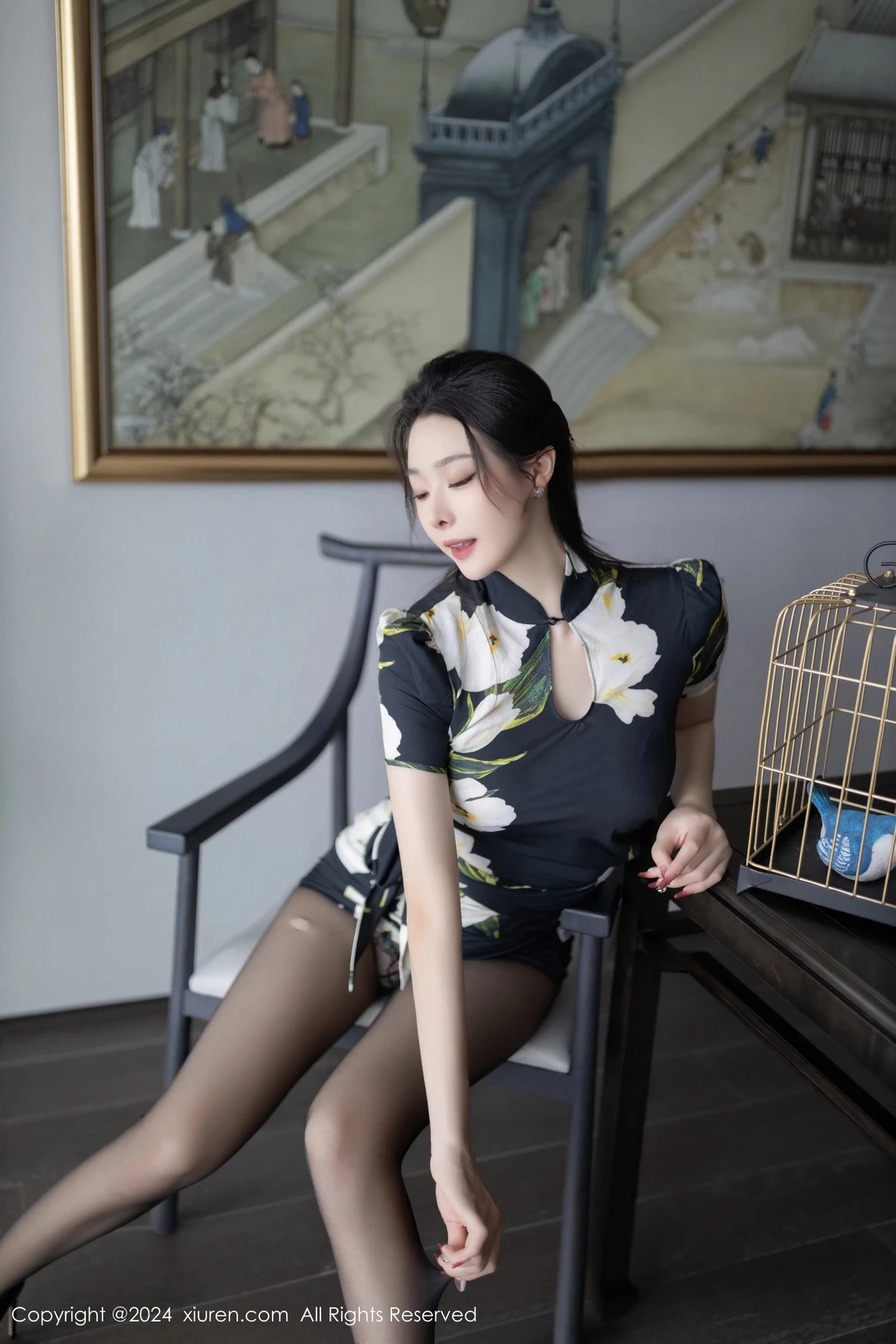 [[XiuRen秀人网]秀人网]No.8768_模特小逗逗性感花色图案连衣短裙配超薄黑丝秀曼妙身姿诱惑写真80P