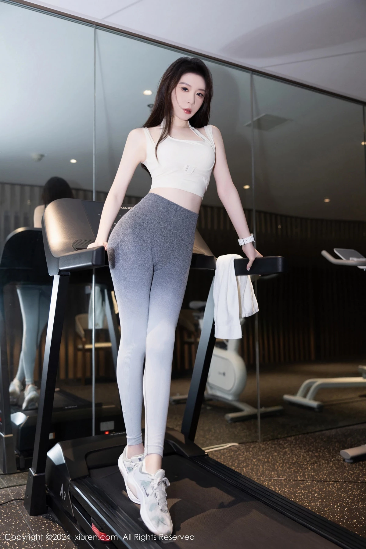 [[XiuRen秀人网]秀人网]No.8767_模特梦心玥性感灰色瑜伽裤+黑色情趣内衣秀高挑曼妙身姿迷人写真86P