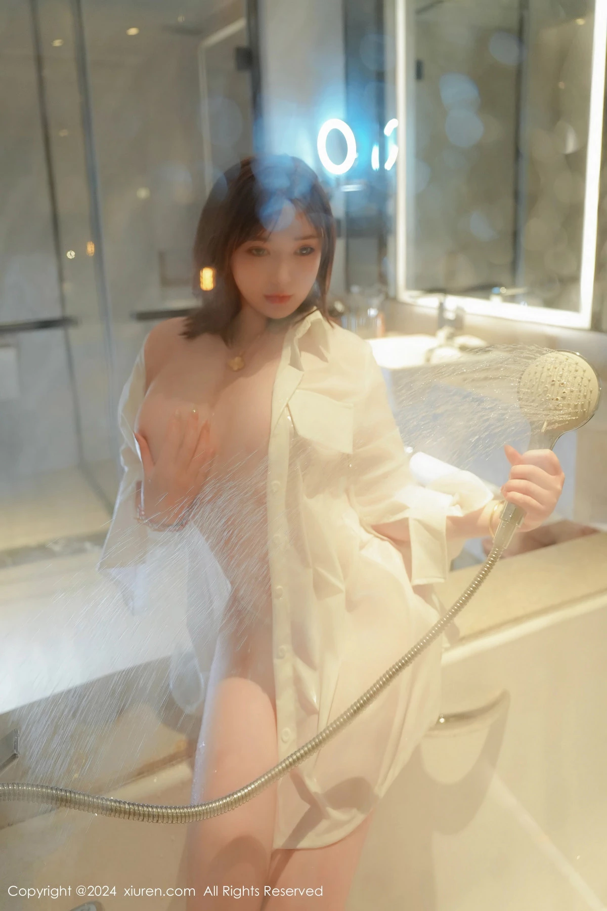 [[XiuRen秀人网]秀人网]No.8763_模特nana豆酱性感白色衬衫配粉色瑜伽裤半脱秀翘臀美腿诱惑写真72P