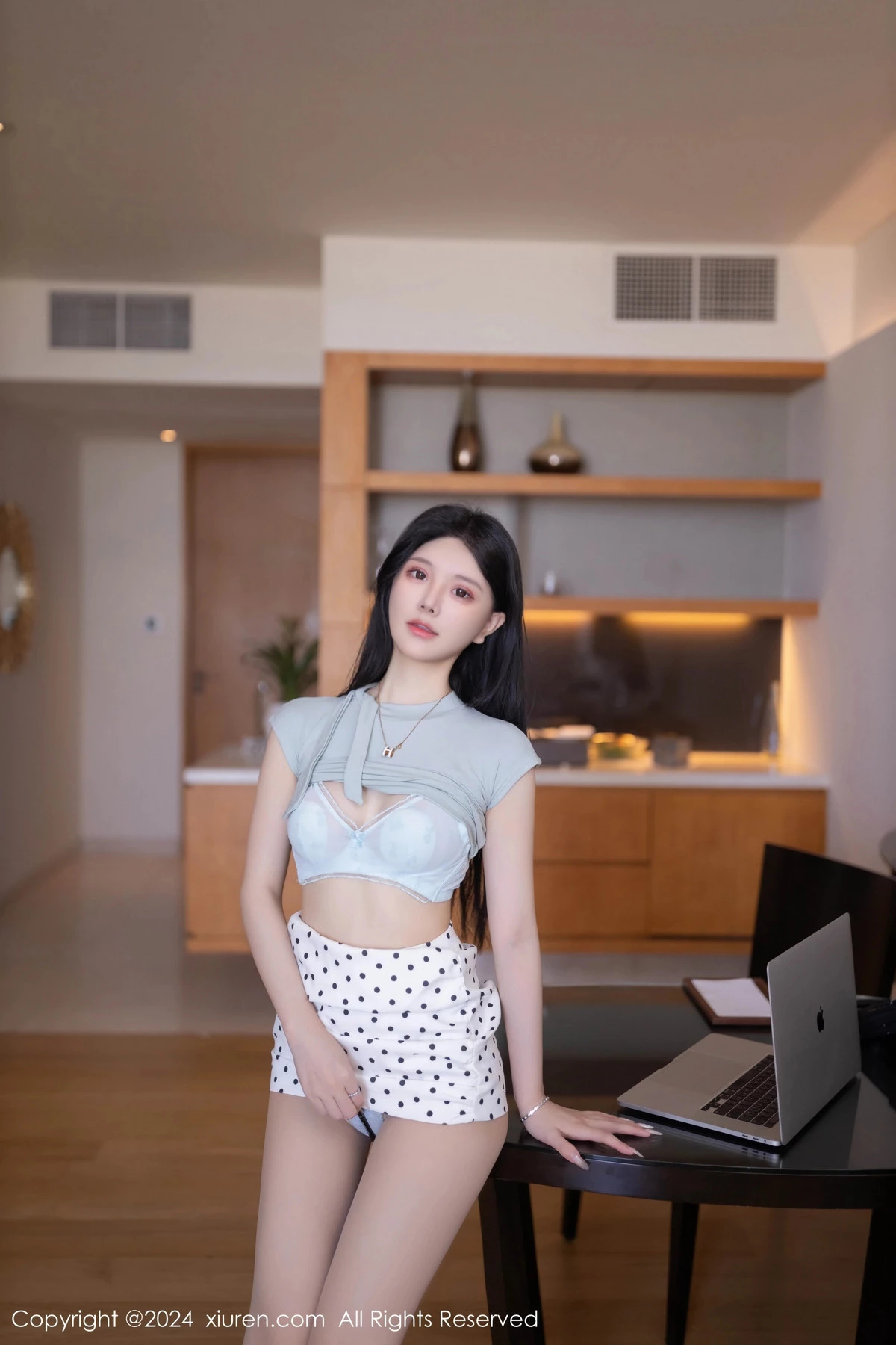 [[XiuRen秀人网]秀人网]No.8774_模特幼幼性感淡蓝色上衣配白色短裙露超薄肉丝秀美腿诱惑写真80P