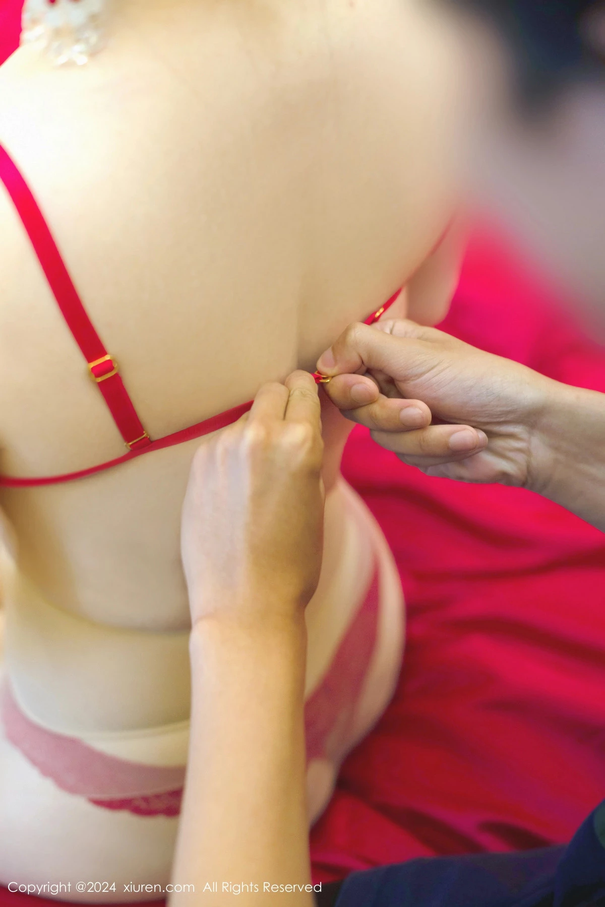 [[XiuRen秀人网]秀人网]No.8780_模特豆瓣酱闹新娘主题红色新娘装配超薄肉丝秀丰腴身材诱惑写真111P