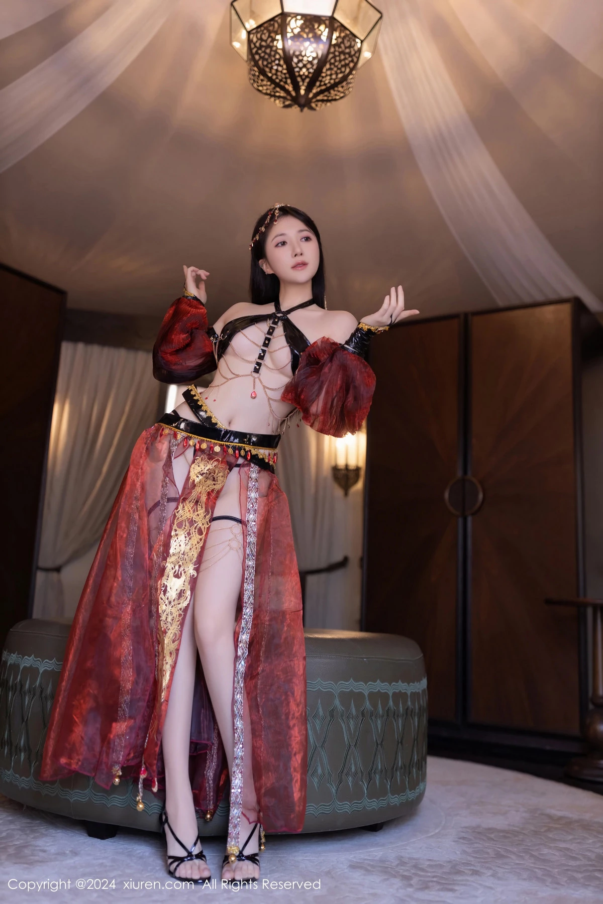 [[XiuRen秀人网]秀人网]No.8778_模特鱼子酱Fish性感舞娘薄纱露黑色情趣内衣秀完美身材诱惑写真80P