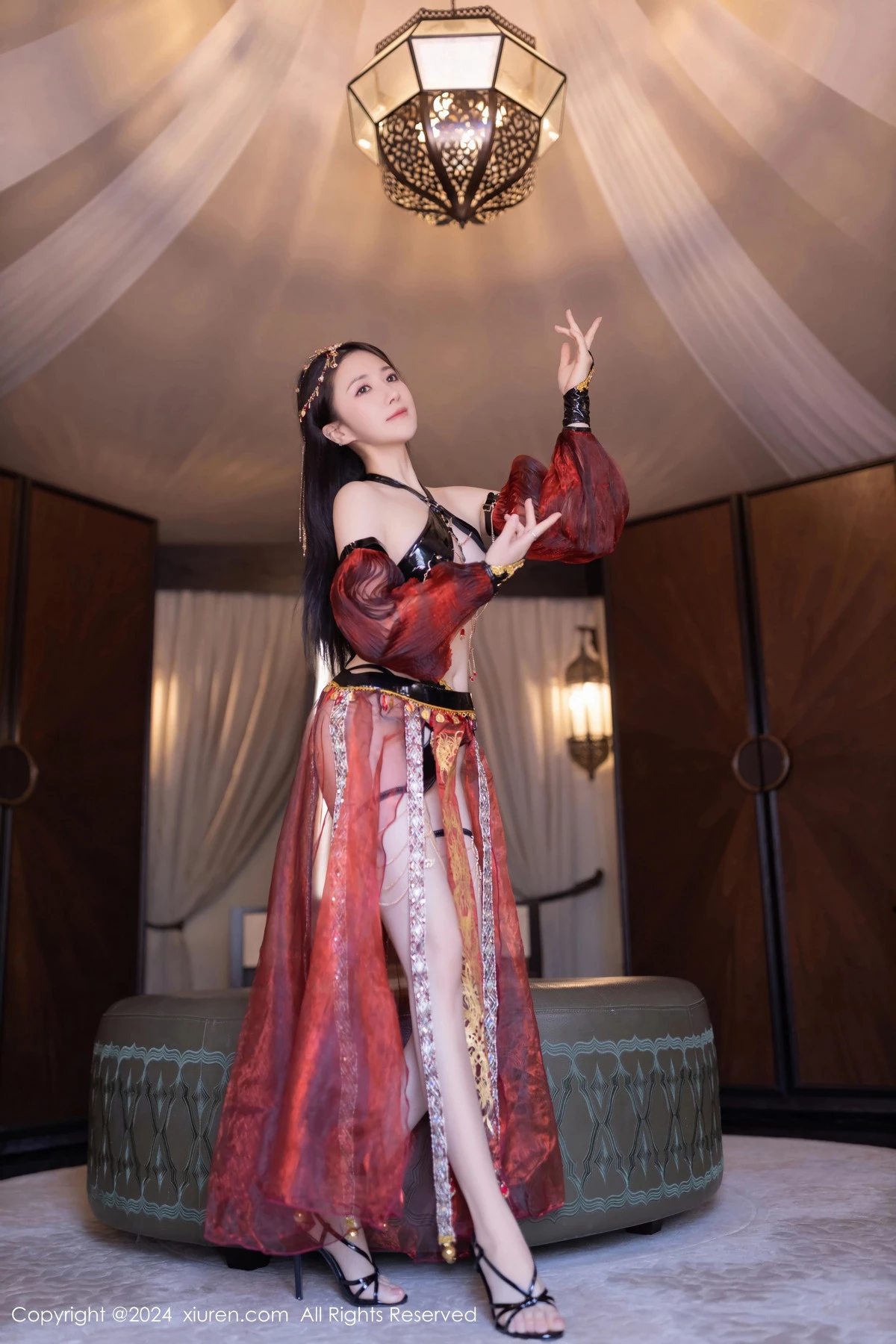 [[XiuRen秀人网]秀人网]No.8778_模特鱼子酱Fish性感舞娘薄纱露黑色情趣内衣秀完美身材诱惑写真80P