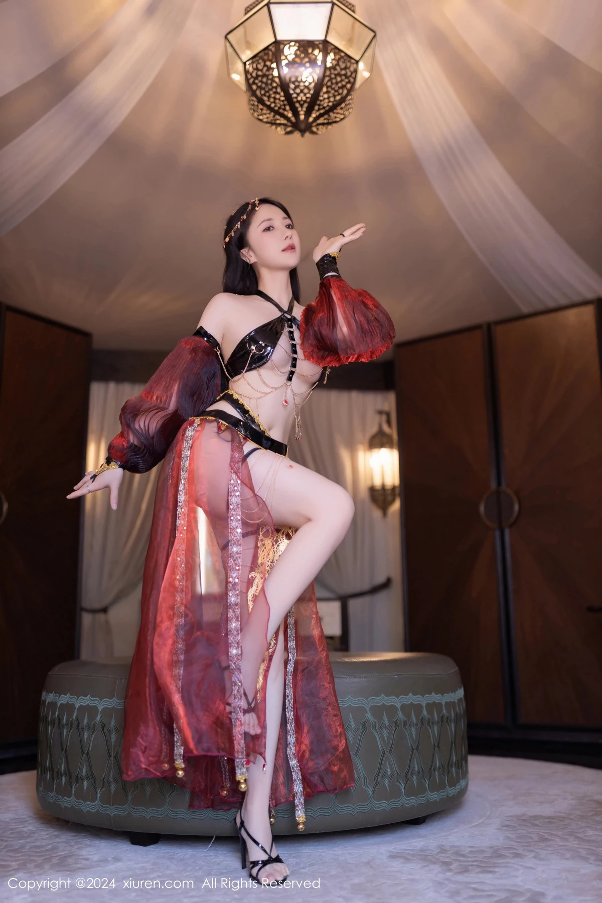 [[XiuRen秀人网]秀人网]No.8778_模特鱼子酱Fish性感舞娘薄纱露黑色情趣内衣秀完美身材诱惑写真80P