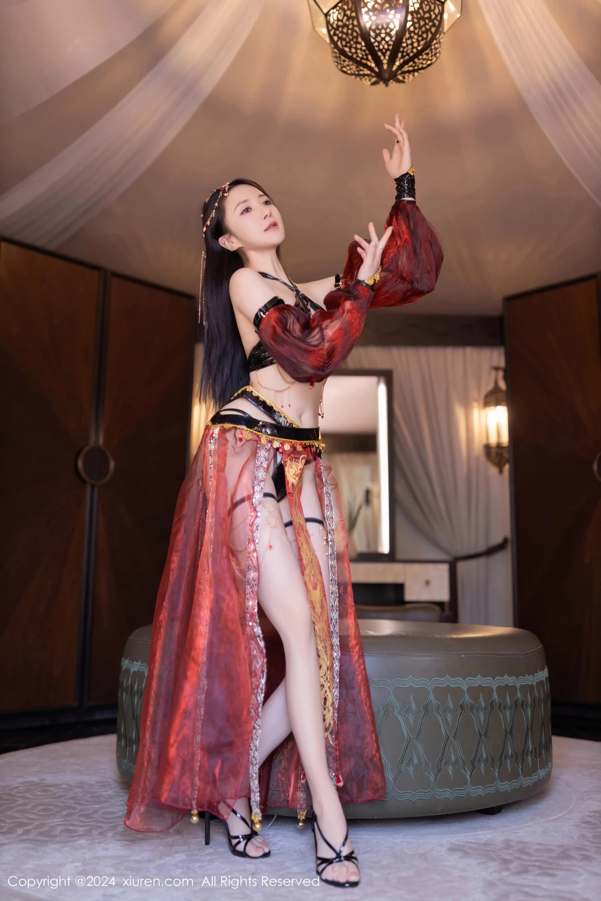 [[XiuRen秀人网]秀人网]No.8778_模特鱼子酱Fish性感舞娘薄纱露黑色情趣内衣秀完美身材诱惑写真80P