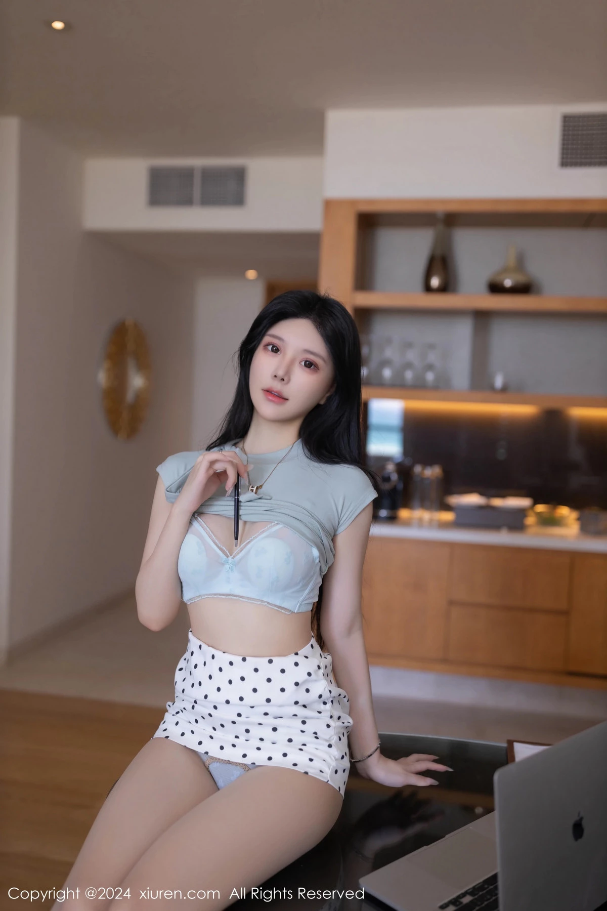 [[XiuRen秀人网]秀人网]No.8774_模特幼幼性感淡蓝色上衣配白色短裙露超薄肉丝秀美腿诱惑写真80P