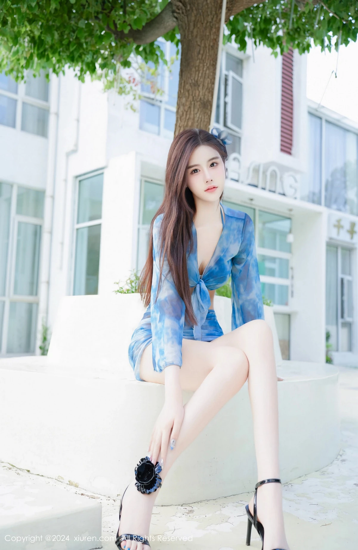 [[XiuRen秀人网]秀人网]No.8779_模特Erikaki泳池场景性感蓝色比基尼秀曼妙身姿撩人诱惑写真78P