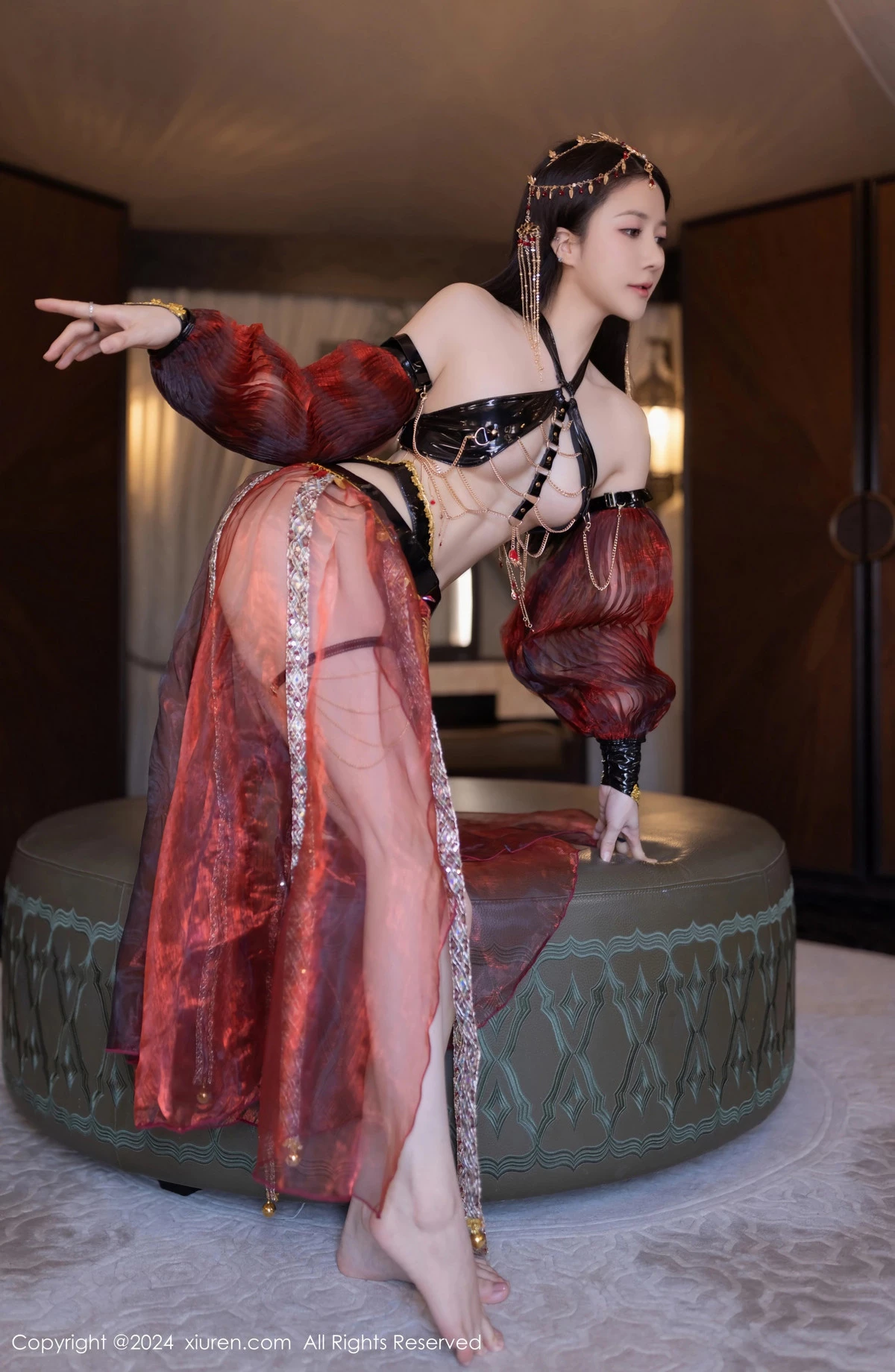 [[XiuRen秀人网]秀人网]No.8778_模特鱼子酱Fish性感舞娘薄纱露黑色情趣内衣秀完美身材诱惑写真80P