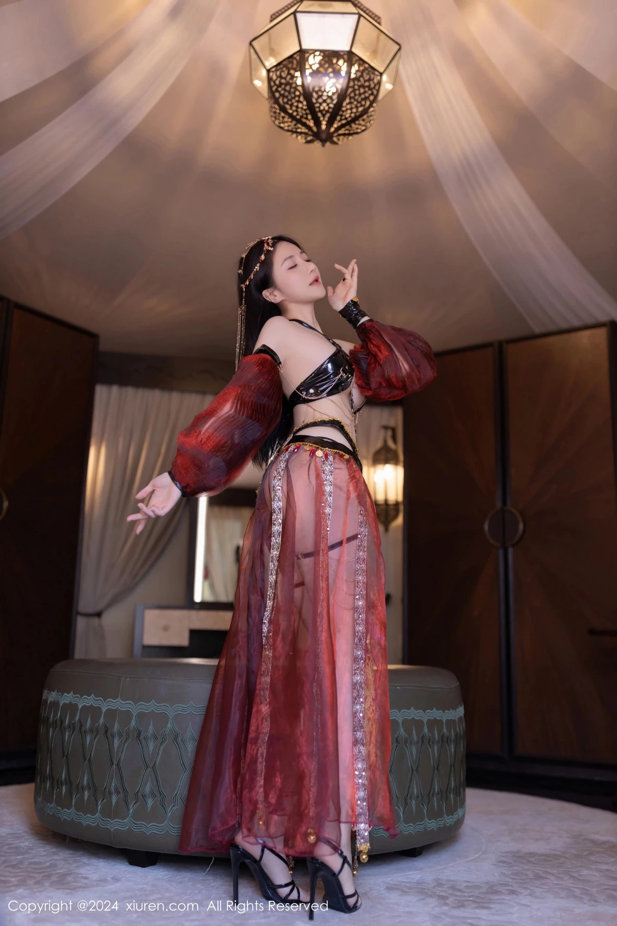 [[XiuRen秀人网]秀人网]No.8778_模特鱼子酱Fish性感舞娘薄纱露黑色情趣内衣秀完美身材诱惑写真80P