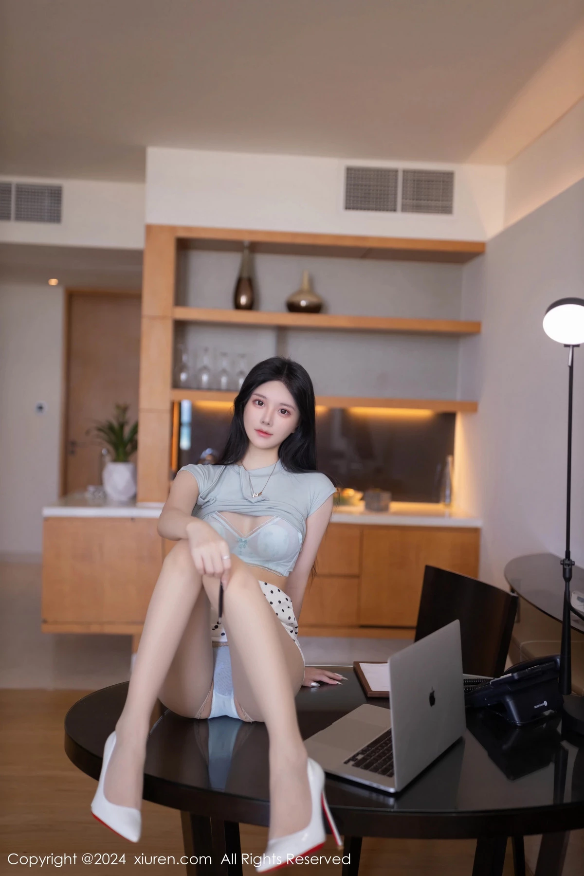 [[XiuRen秀人网]秀人网]No.8774_模特幼幼性感淡蓝色上衣配白色短裙露超薄肉丝秀美腿诱惑写真80P