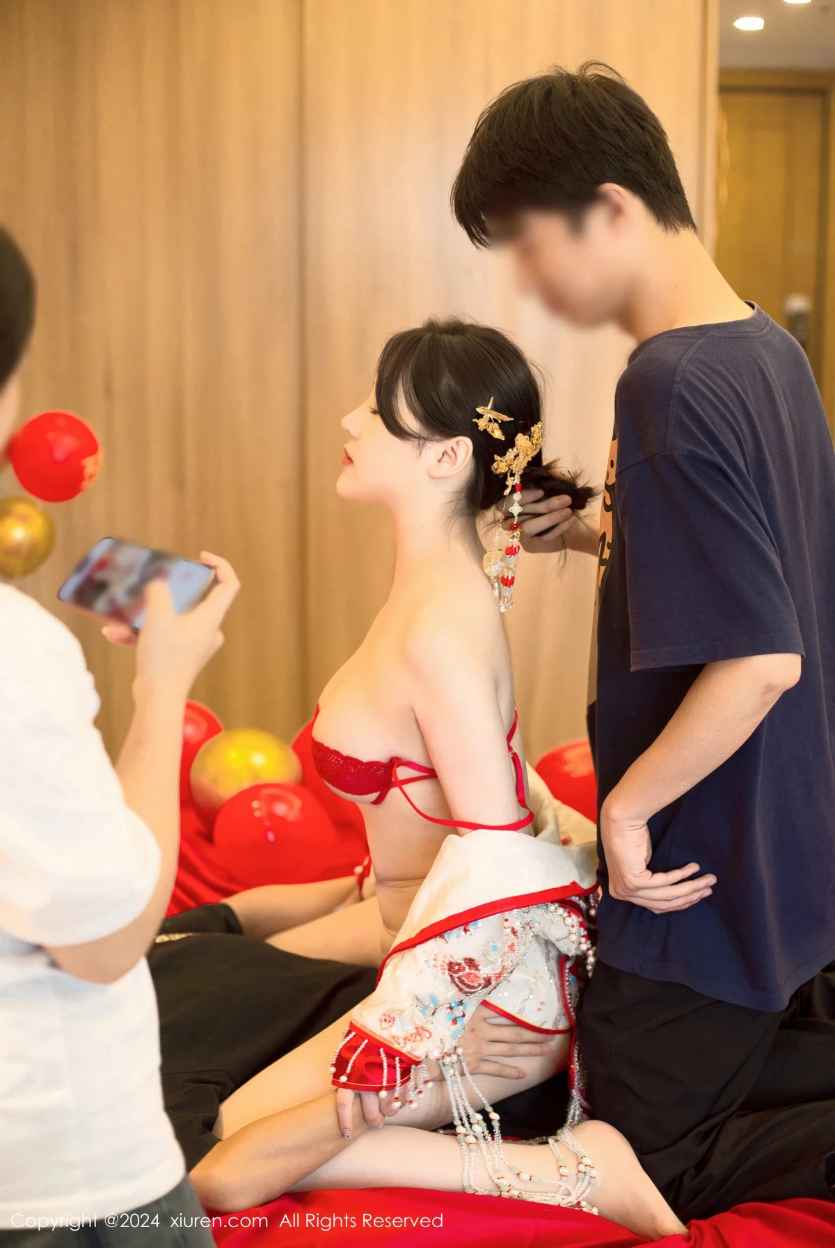 [[XiuRen秀人网]秀人网]No.8780_模特豆瓣酱闹新娘主题红色新娘装配超薄肉丝秀丰腴身材诱惑写真111P