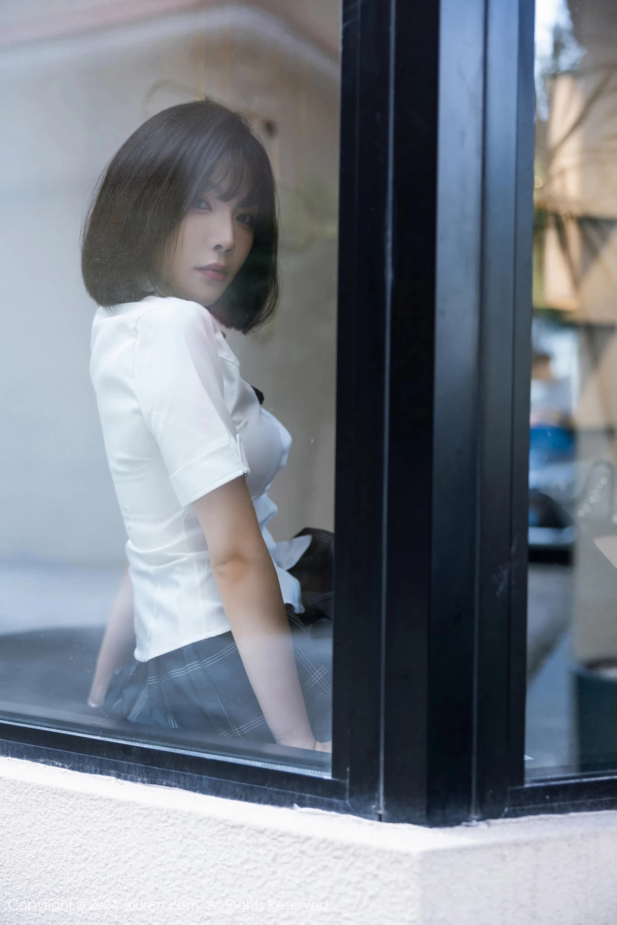 [[XiuRen秀人网]秀人网]No.8785_女神徐莉芝Booty性感学生制服短裙配黑丝袜秀曼妙身姿诱惑写真100P