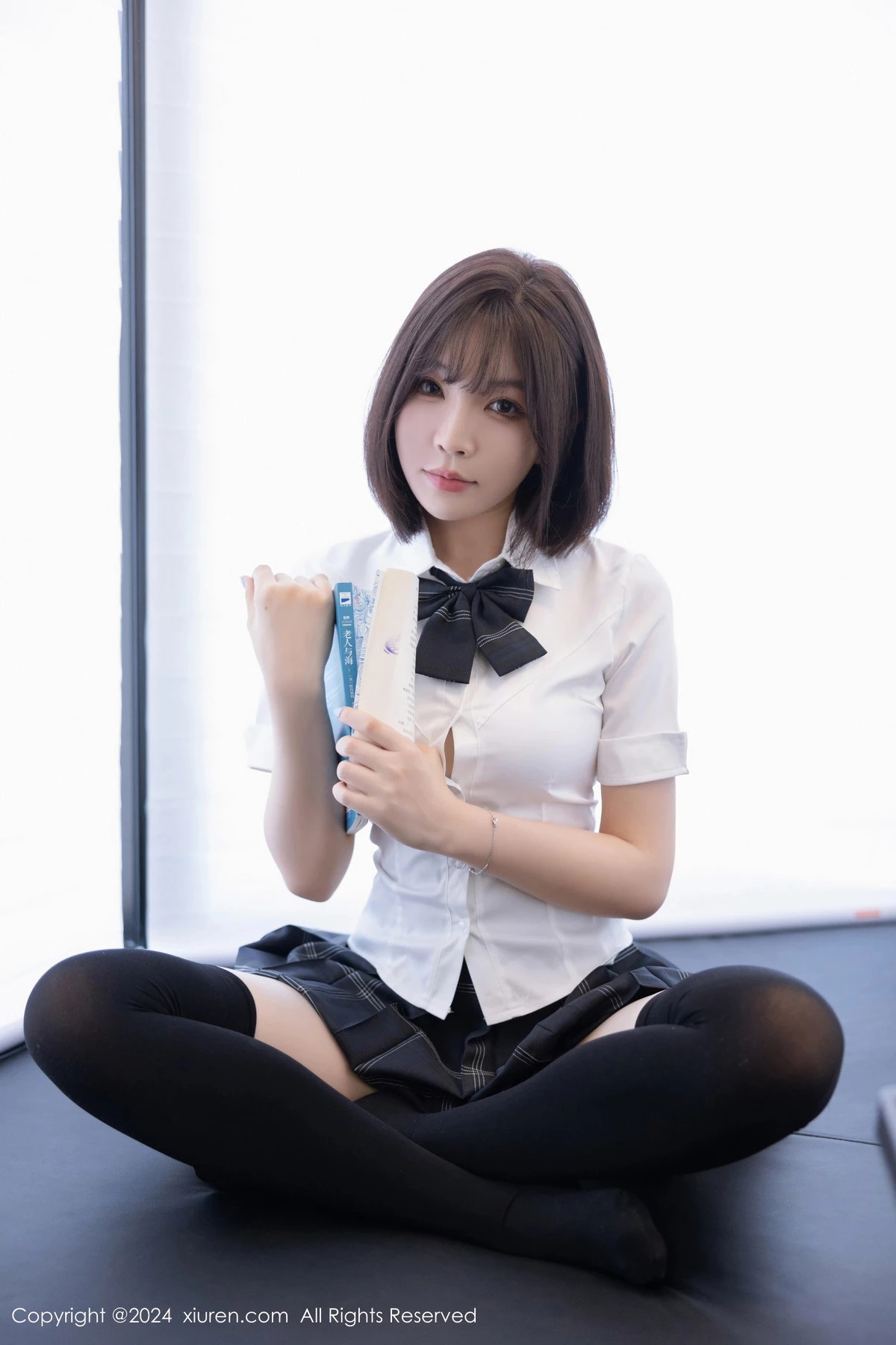 [[XiuRen秀人网]秀人网]No.8785_女神徐莉芝Booty性感学生制服短裙配黑丝袜秀曼妙身姿诱惑写真100P