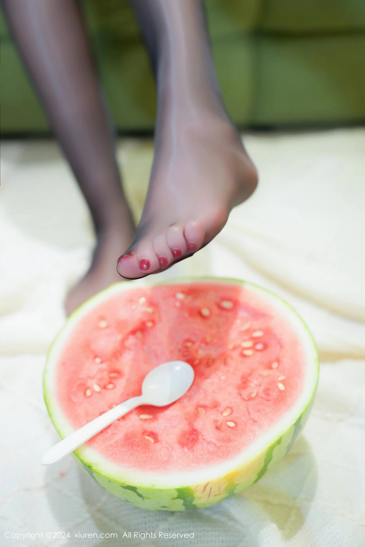 [[XiuRen秀人网]秀人网]No.8783_模特小波多性感黑白女仆服饰配超薄黑丝秀凹凸身材撩人诱惑写真60P