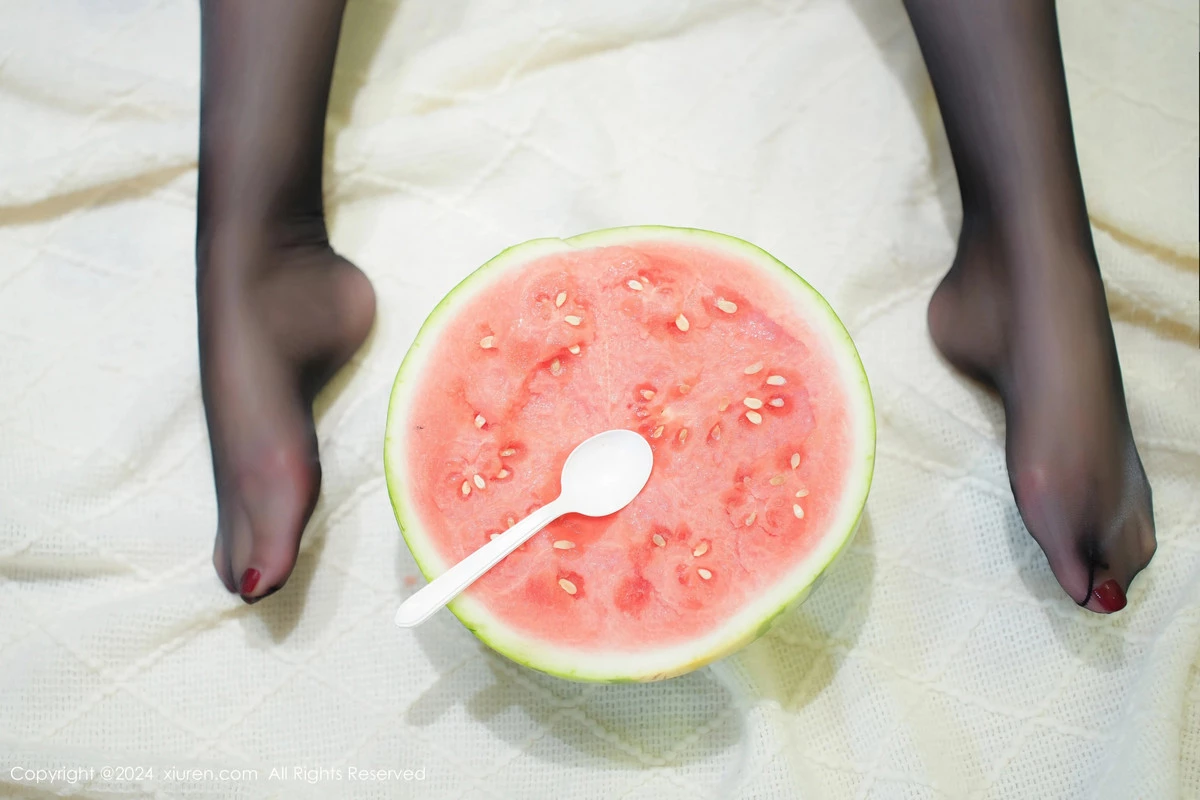 [[XiuRen秀人网]秀人网]No.8783_模特小波多性感黑白女仆服饰配超薄黑丝秀凹凸身材撩人诱惑写真60P