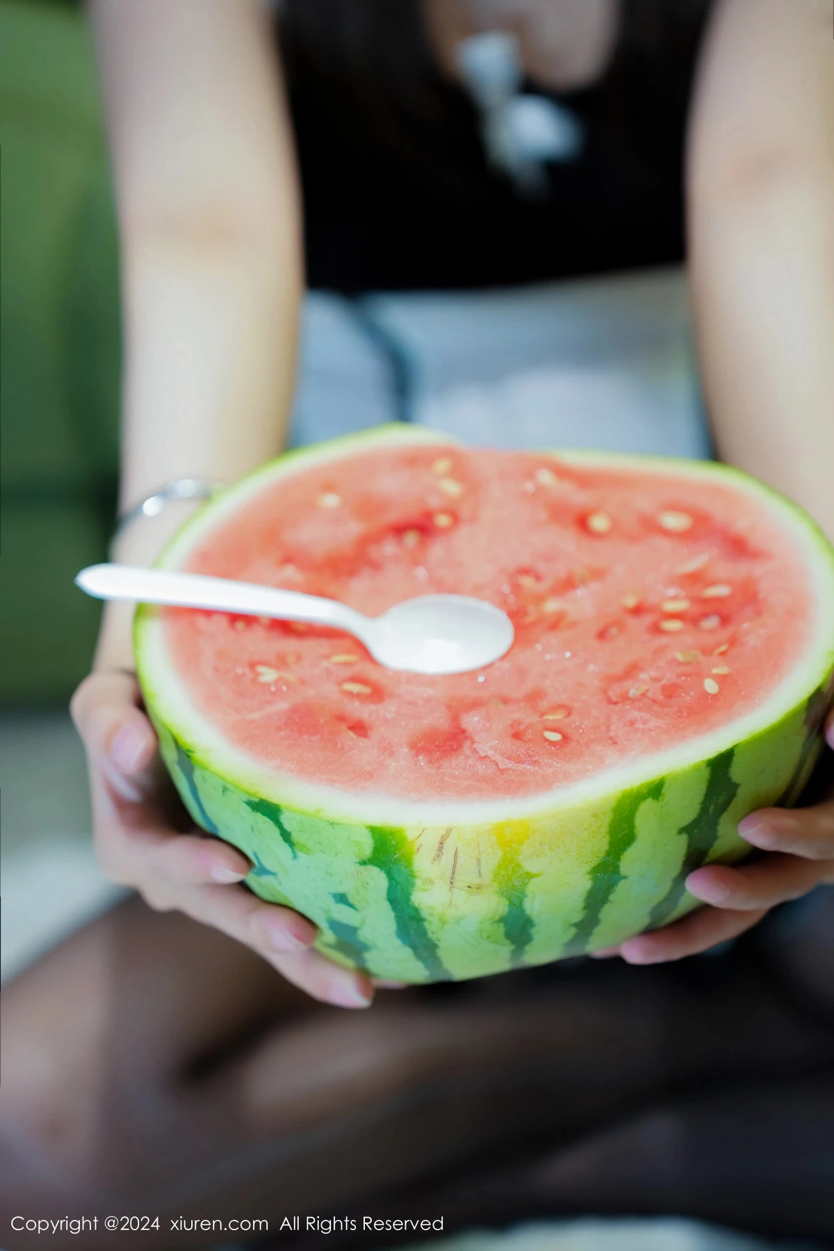 [[XiuRen秀人网]秀人网]No.8783_模特小波多性感黑白女仆服饰配超薄黑丝秀凹凸身材撩人诱惑写真60P