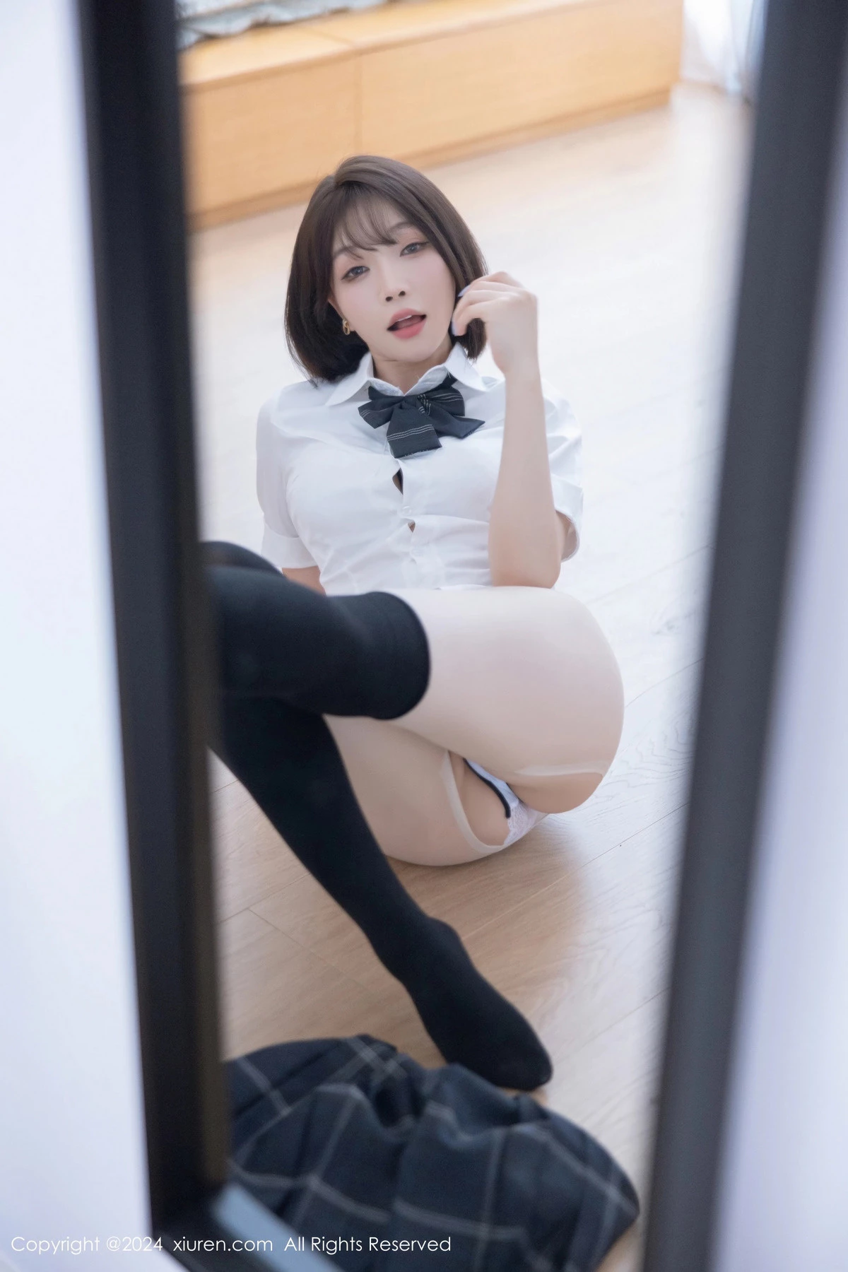 [[XiuRen秀人网]秀人网]No.8785_女神徐莉芝Booty性感学生制服短裙配黑丝袜秀曼妙身姿诱惑写真100P